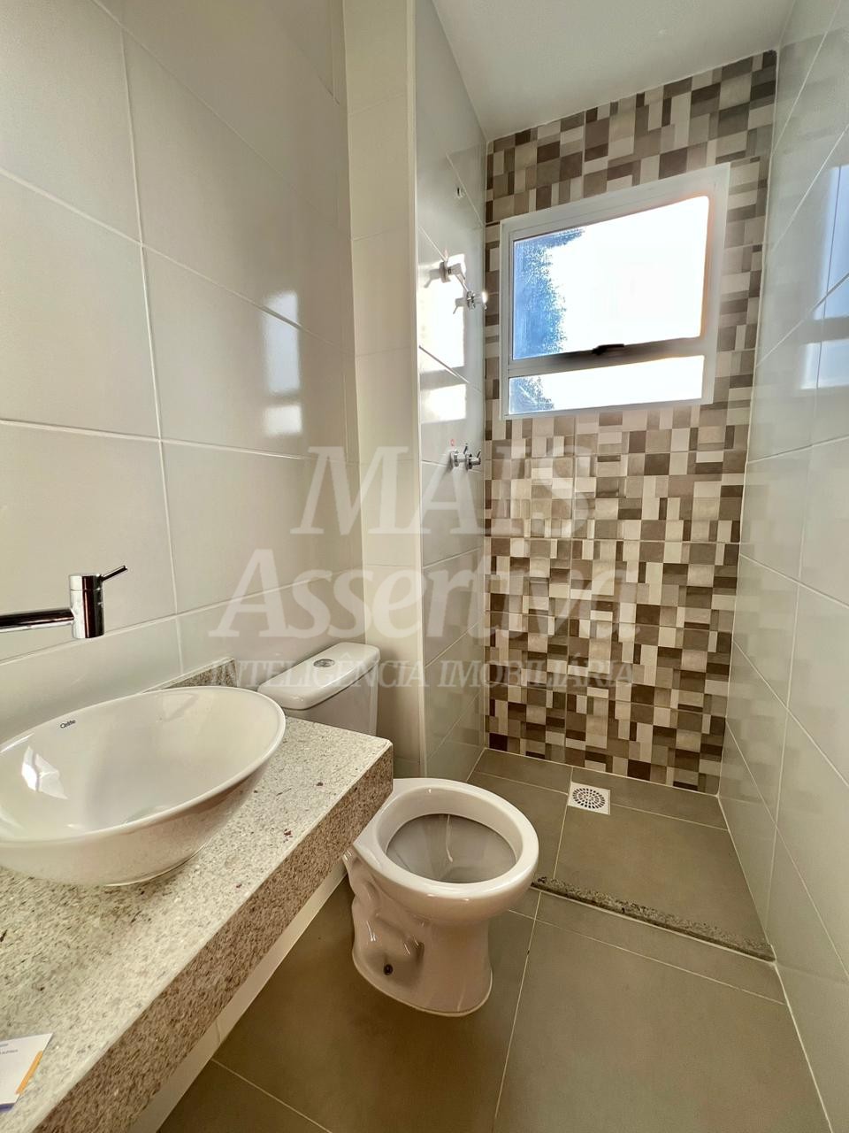 Apartamento para locação no 5º andar com sacada e churrasqueira, Porto Rotterdam