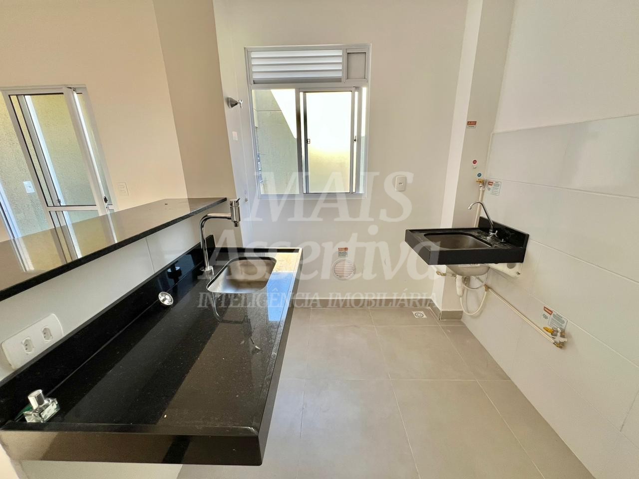 Apartamento para locação no 5º andar com sacada e churrasqueira, Porto Rotterdam