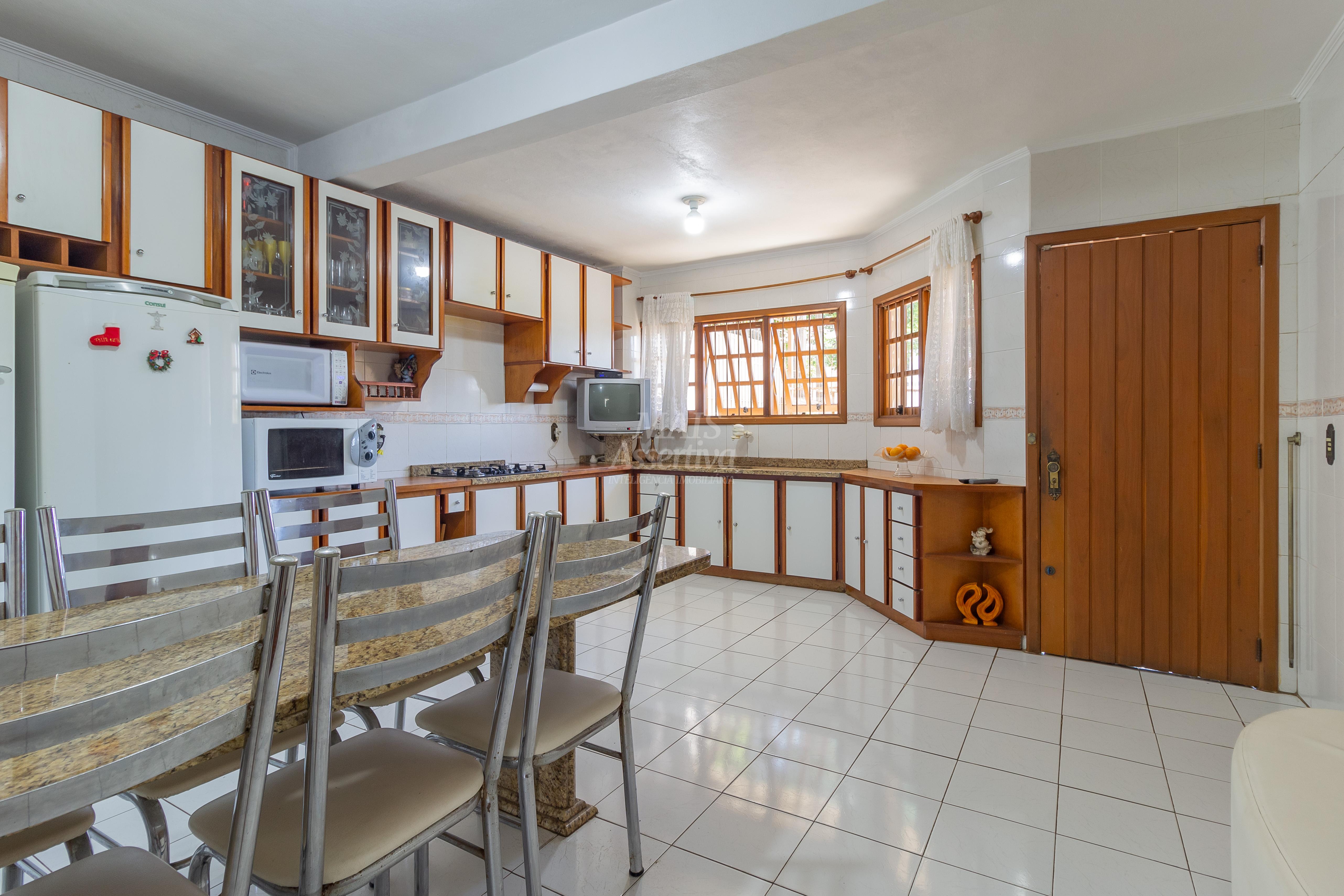 Sobrado semi mobiliado para venda de 4 dormitórios, bairro Canudos em Novo Hamburgo/RS. 