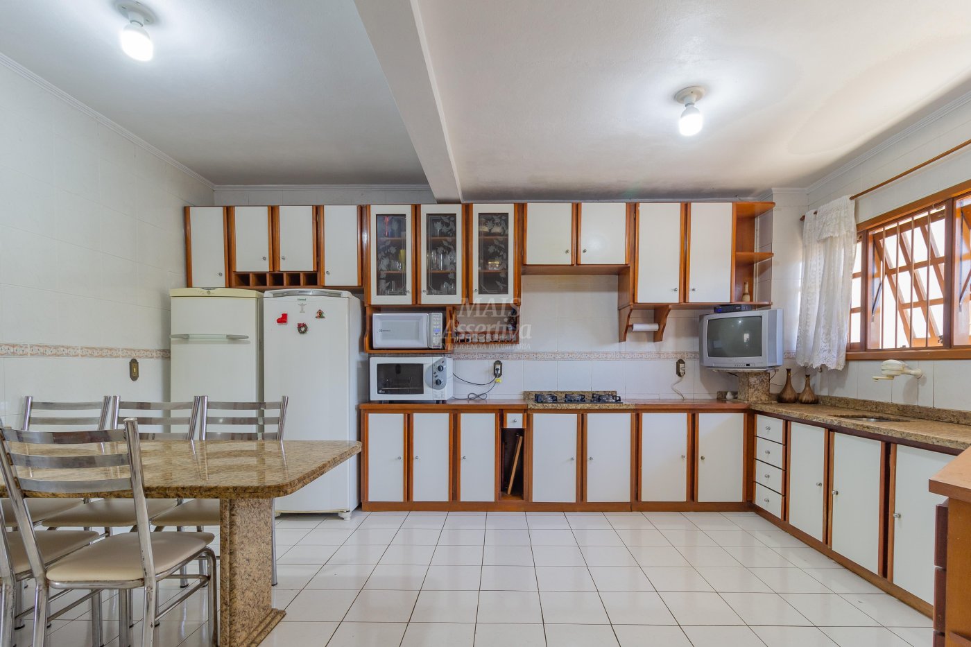 Sobrado semi mobiliado para venda de 4 dormitórios, bairro Canudos em Novo Hamburgo/RS. 