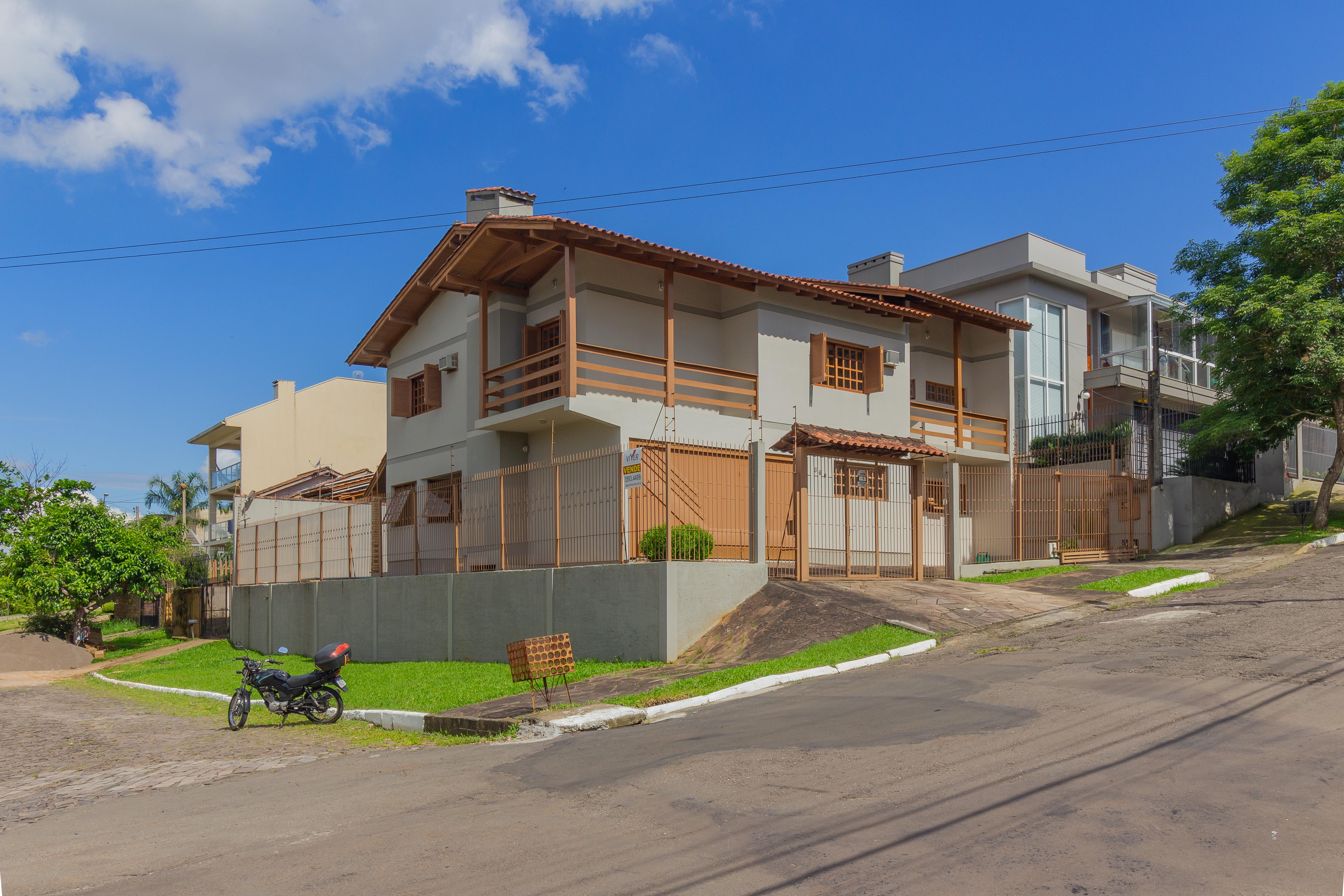 Sobrado semi mobiliado para venda de 4 dormitórios, bairro Canudos em Novo Hamburgo/RS. 