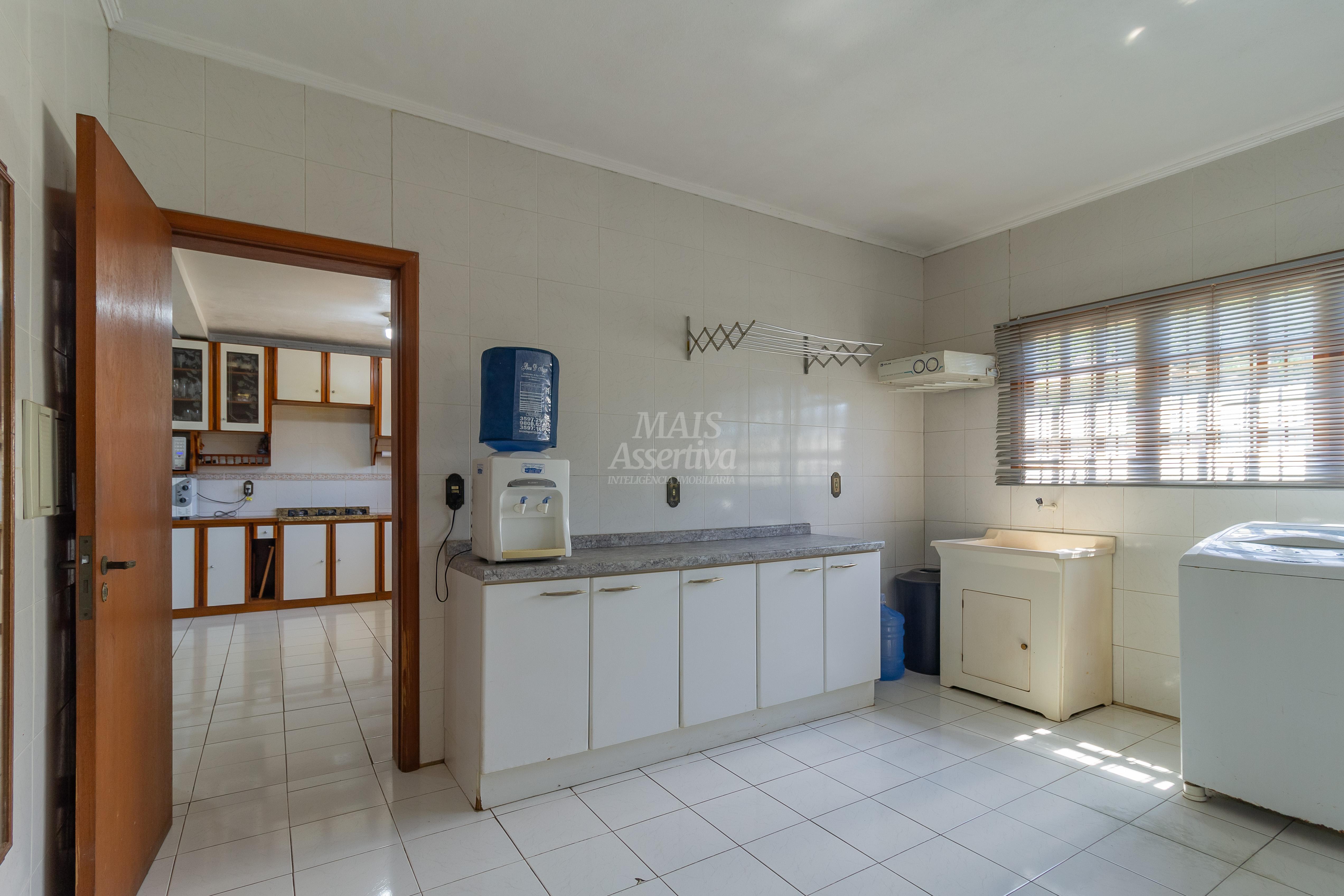 Sobrado semi mobiliado para venda de 4 dormitórios, bairro Canudos em Novo Hamburgo/RS. 