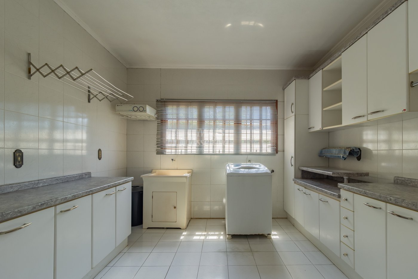 Sobrado semi mobiliado para venda de 4 dormitórios, bairro Canudos em Novo Hamburgo/RS. 