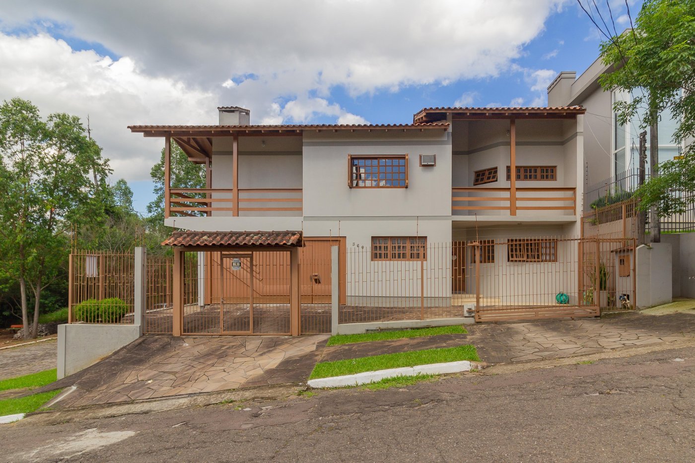 Sobrado semi mobiliado para venda de 4 dormitórios, bairro Canudos em Novo Hamburgo/RS. 