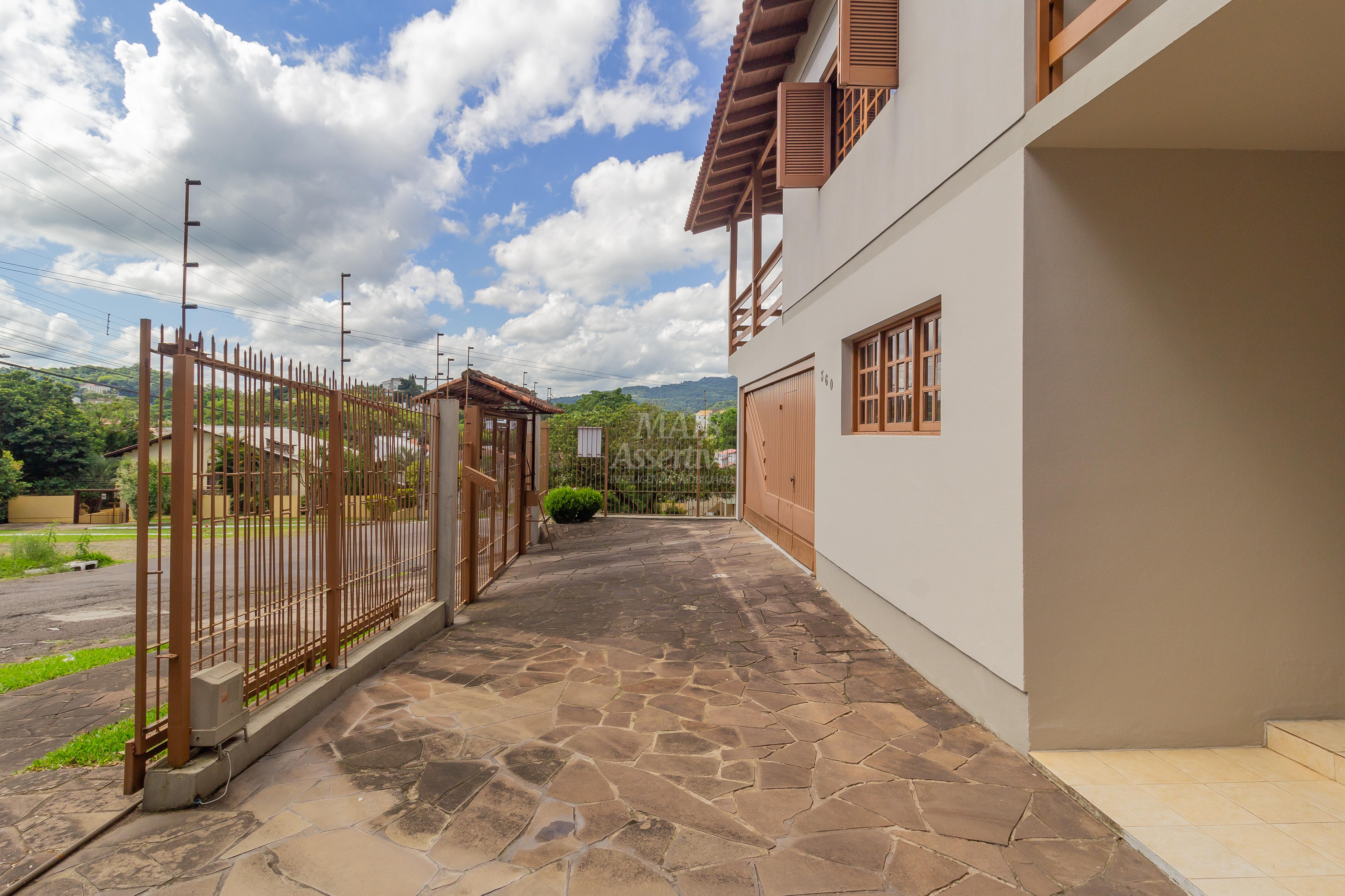 Sobrado semi mobiliado para venda de 4 dormitórios, bairro Canudos em Novo Hamburgo/RS. 