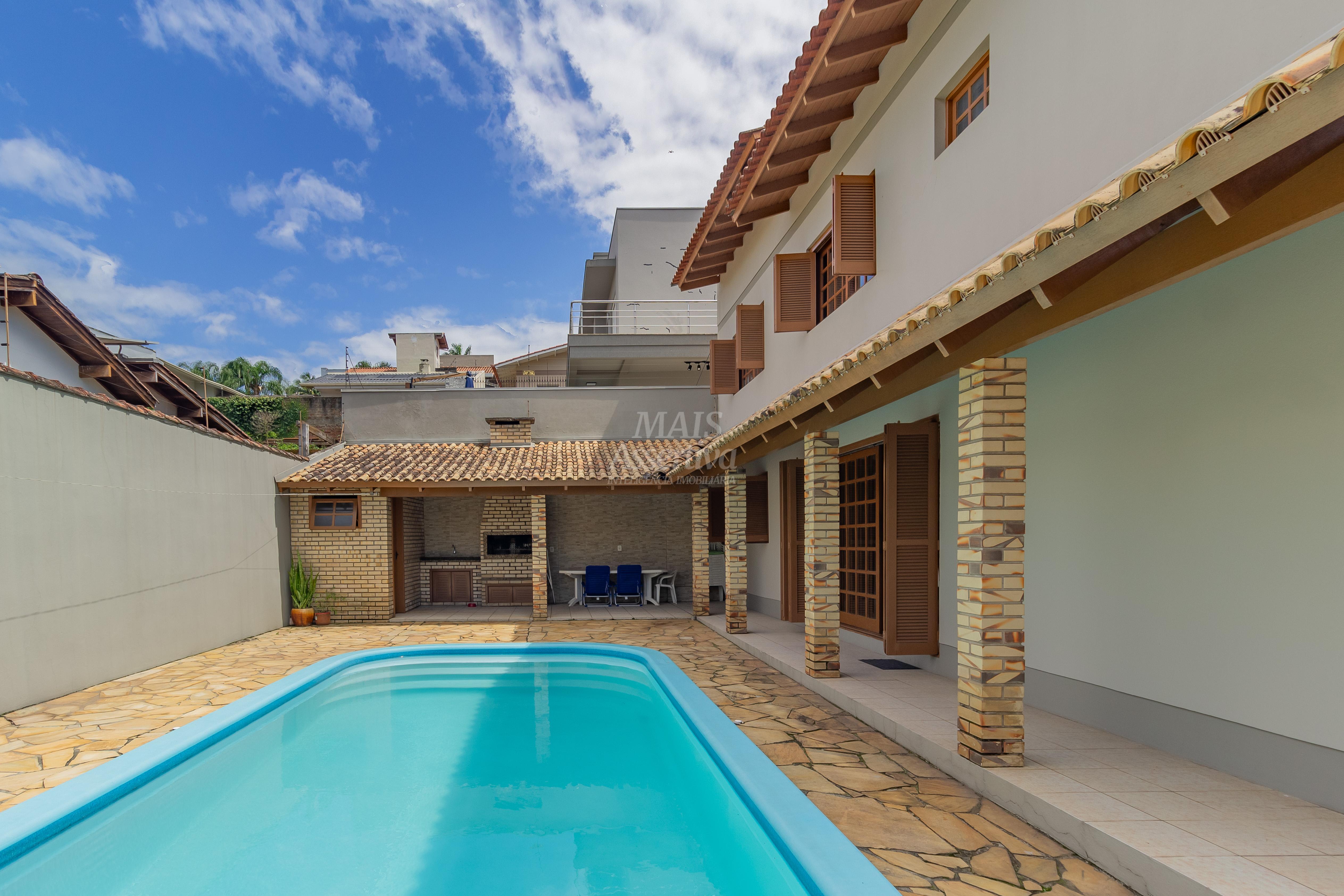 Sobrado semi mobiliado para venda de 4 dormitórios, bairro Canudos em Novo Hamburgo/RS. 