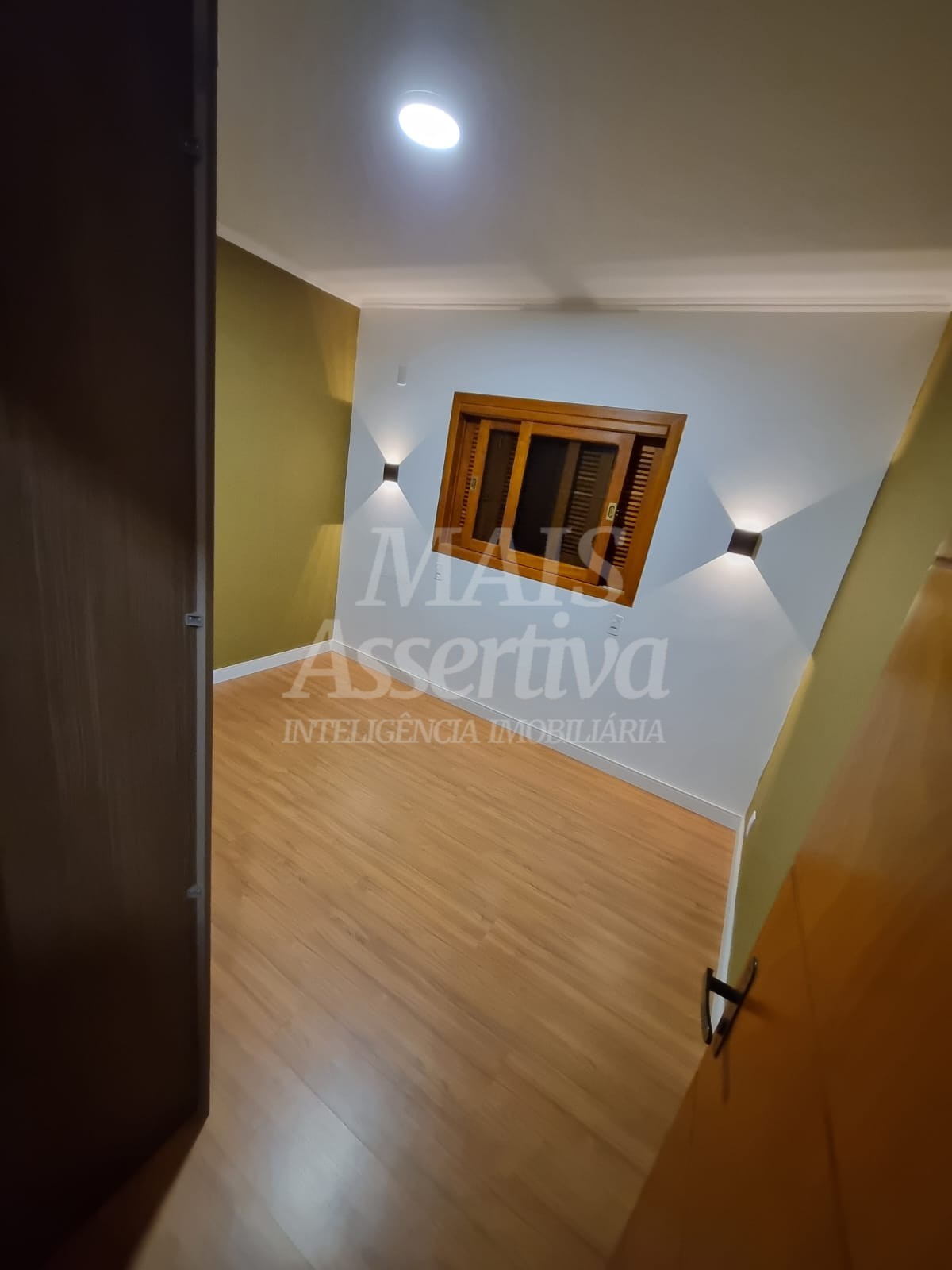 Casa de Alvenaria três pisos à venda, localizada no bairro Firenze/ Campo Bom.