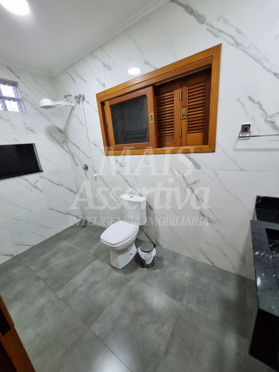 Casa de Alvenaria três pisos à venda, localizada no bairro Firenze/ Campo Bom.