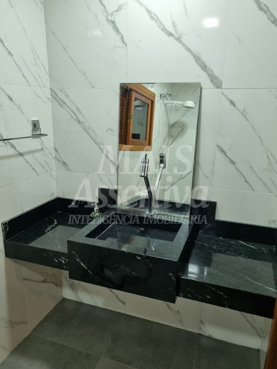 Casa de Alvenaria três pisos à venda, localizada no bairro Firenze/ Campo Bom.