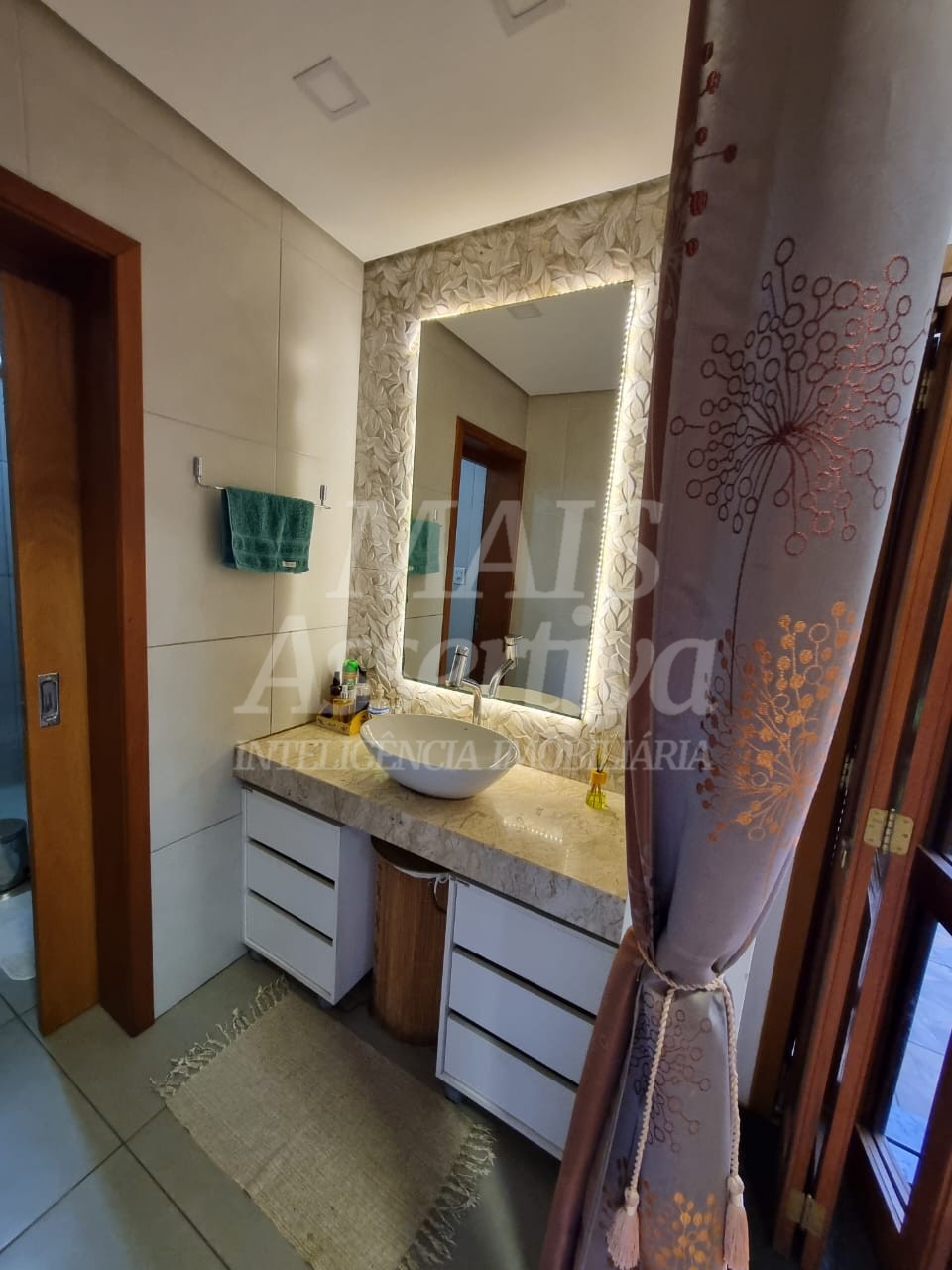 Casa de Alvenaria três pisos à venda, localizada no bairro Firenze/ Campo Bom.
