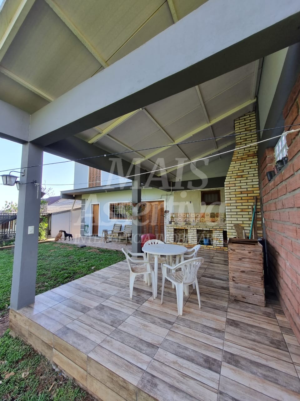 Casa de Alvenaria três pisos à venda, localizada no bairro Firenze/ Campo Bom.