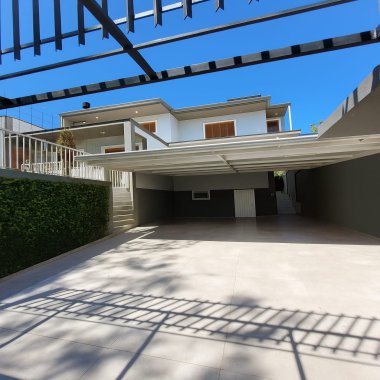 Casa de Alvenaria três pisos à venda, localizada no bairro Firenze/ Campo Bom.