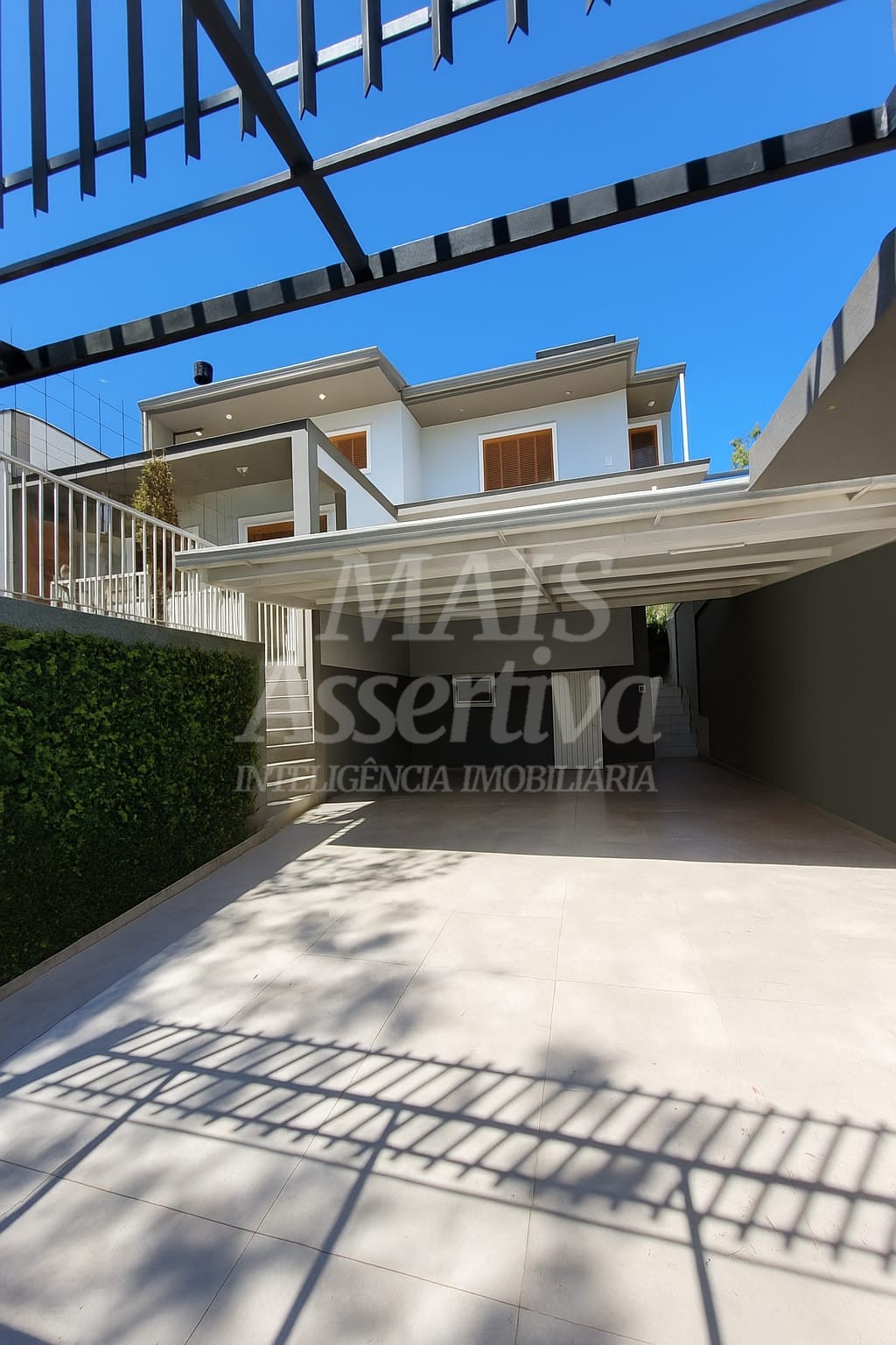 Casa de Alvenaria três pisos à venda, localizada no bairro Firenze/ Campo Bom.