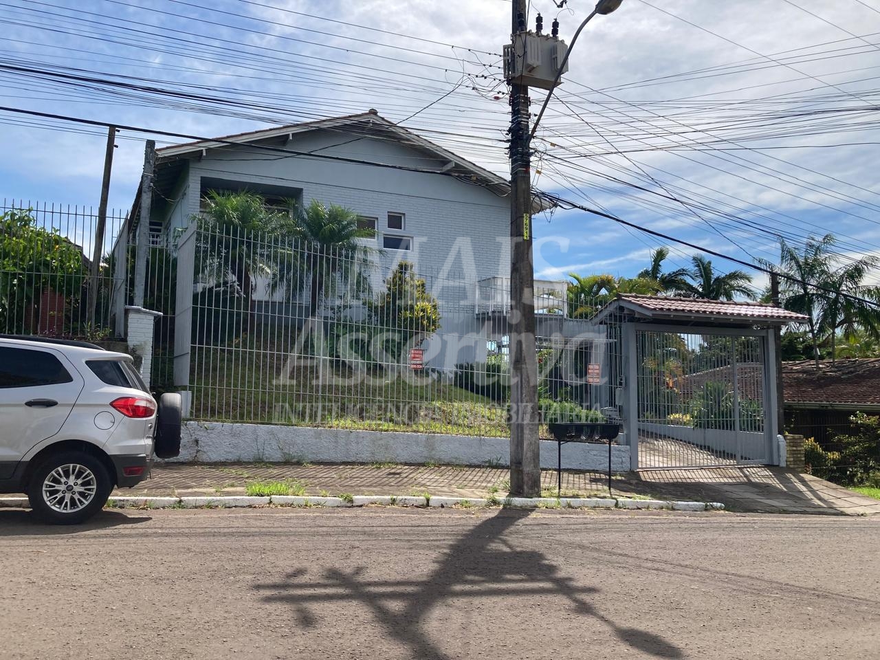 Casa com 03 dormitórios para venda no bairro Primavera