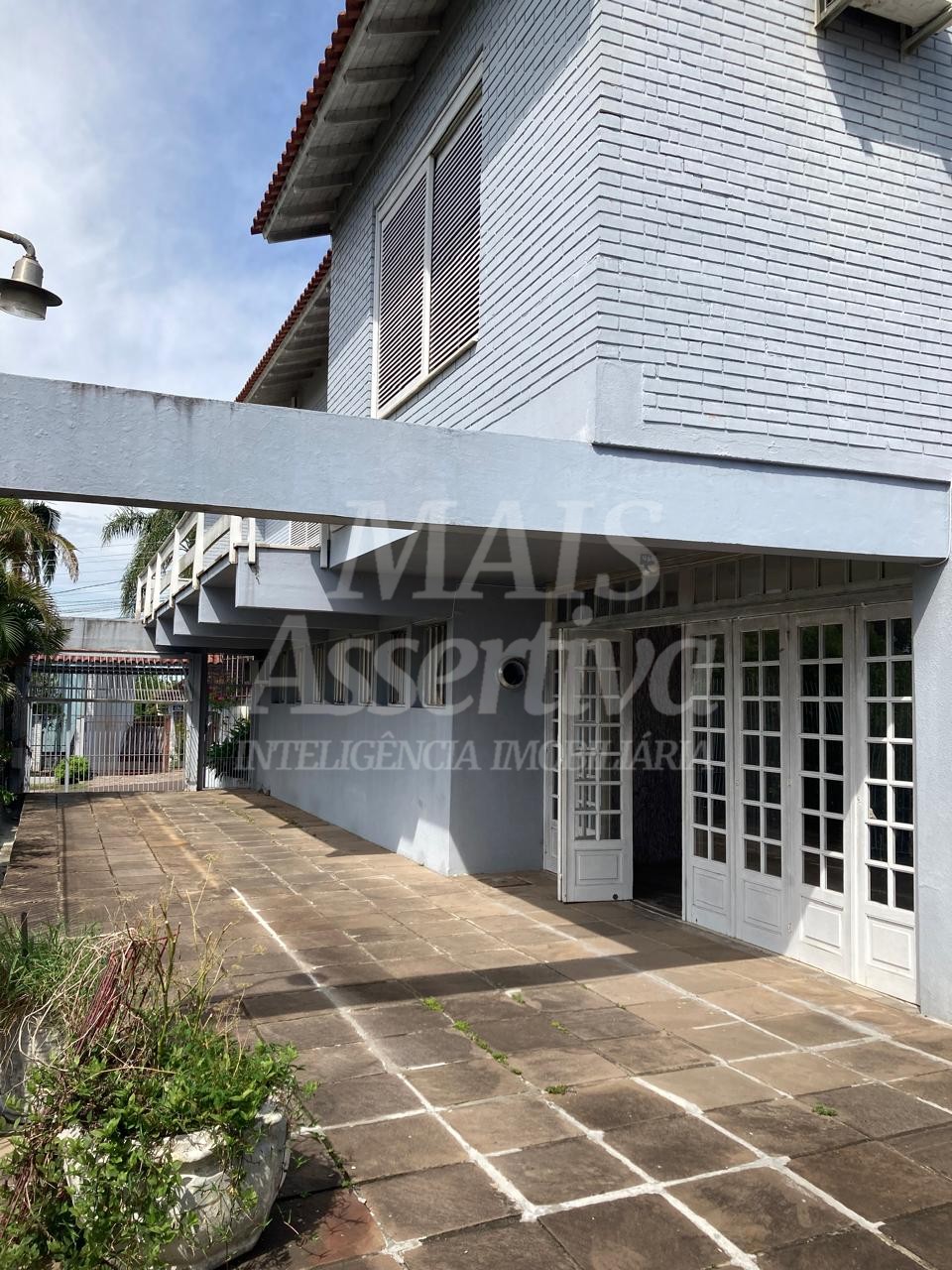 Casa com 03 dormitórios para venda no bairro Primavera