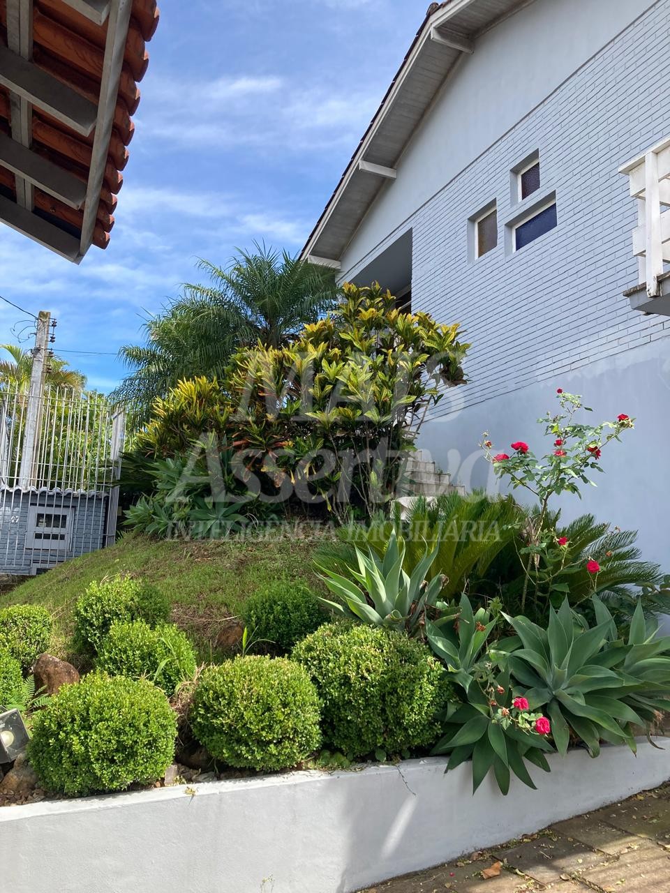 Casa com 03 dormitórios para venda no bairro Primavera