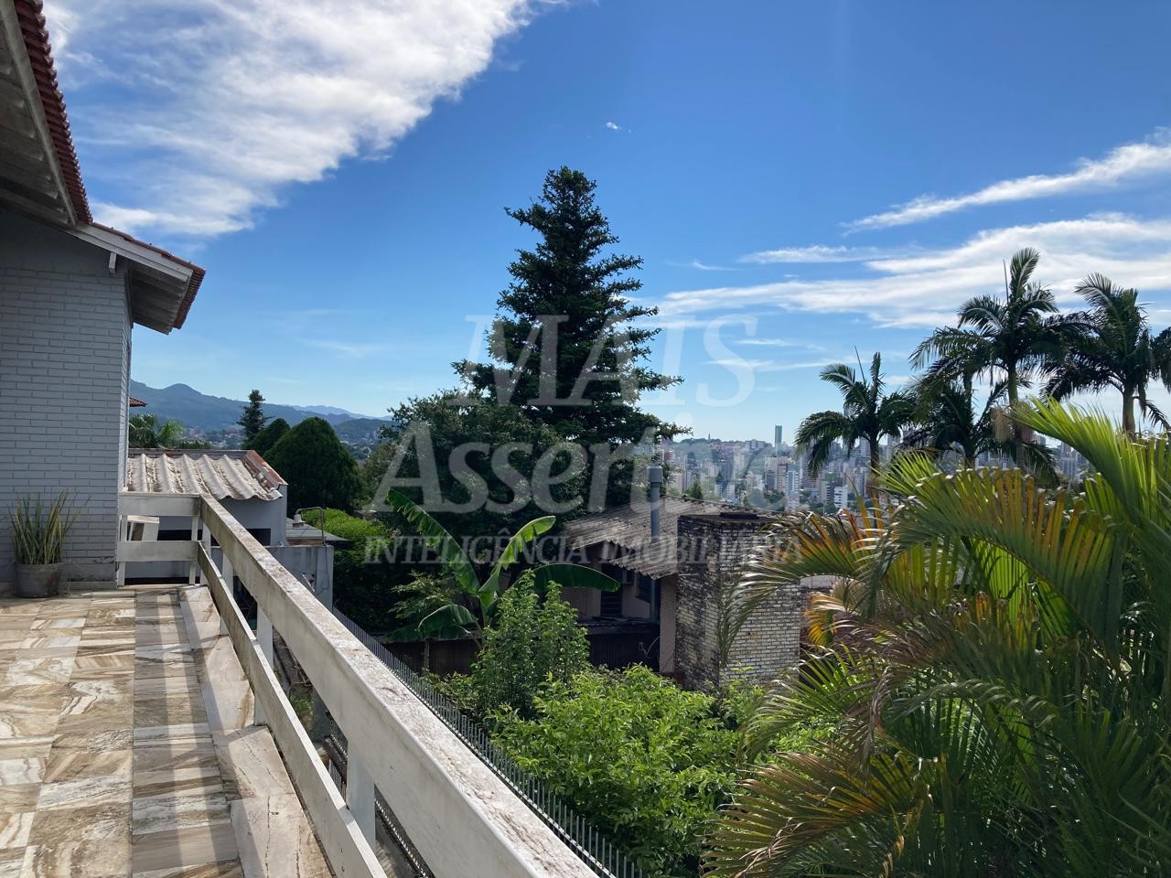 Casa com 03 dormitórios para venda no bairro Primavera