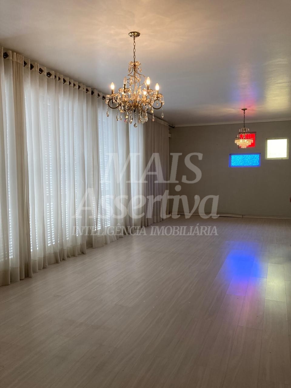 Casa com 03 dormitórios para venda no bairro Primavera