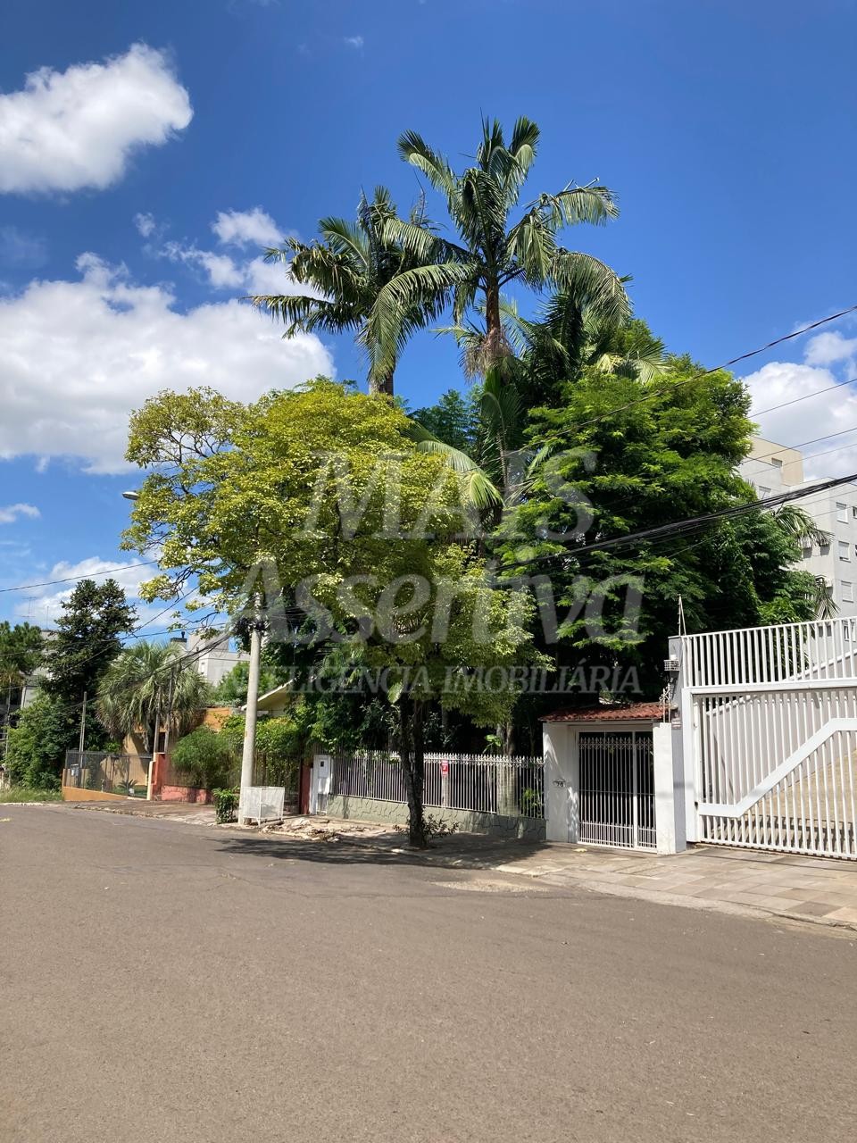 Casa mobiliada com 05 dormitórios para locação no bairro Guarani Novo Hamburgo