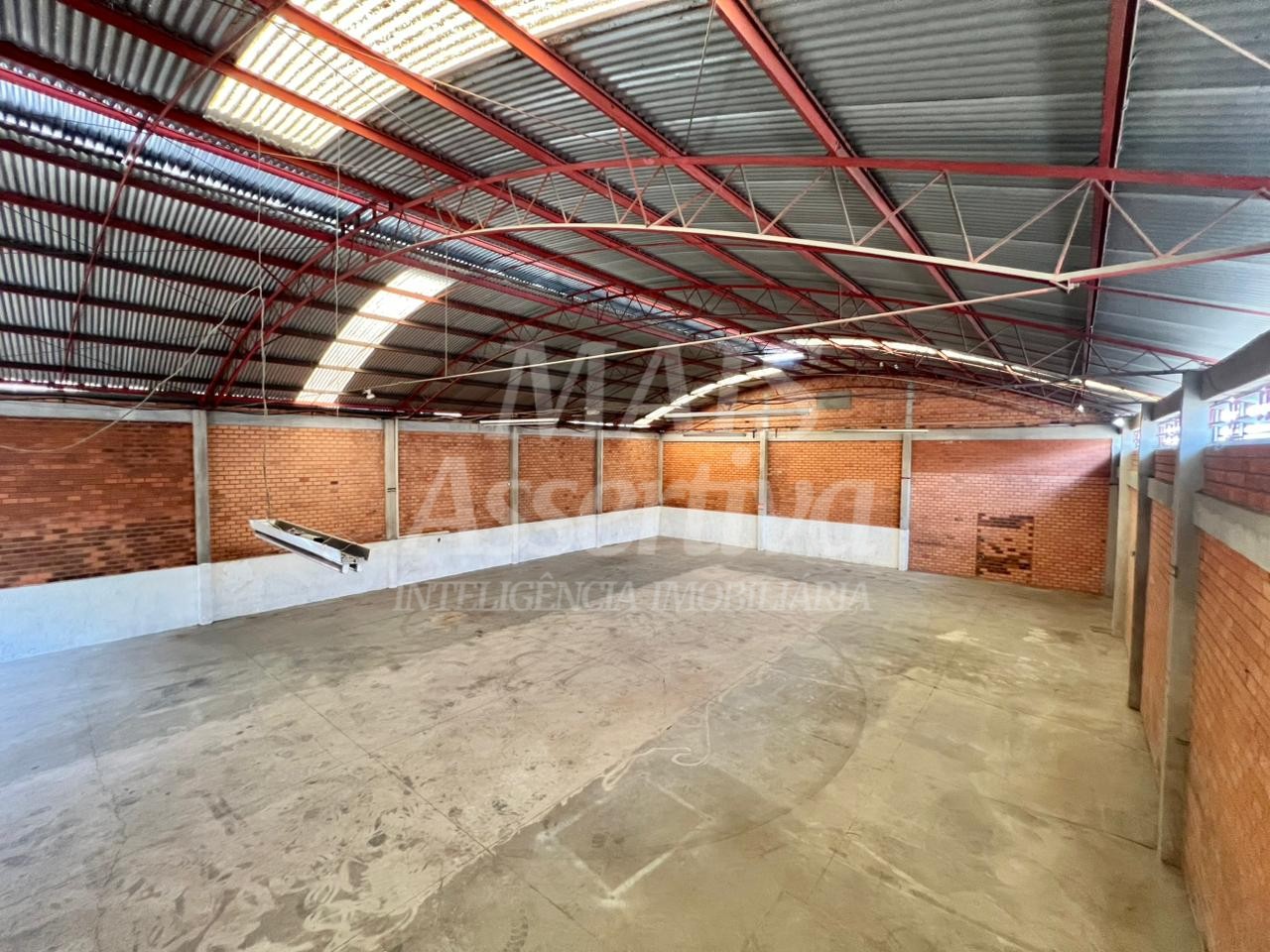 Prédio comercial de 400m² para locação na Rua Guia Lopes 