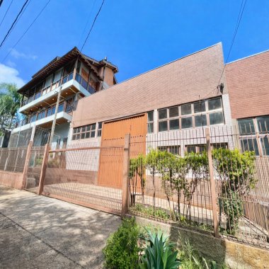 Prédio comercial de 400m² para locação na Rua Guia Lopes 