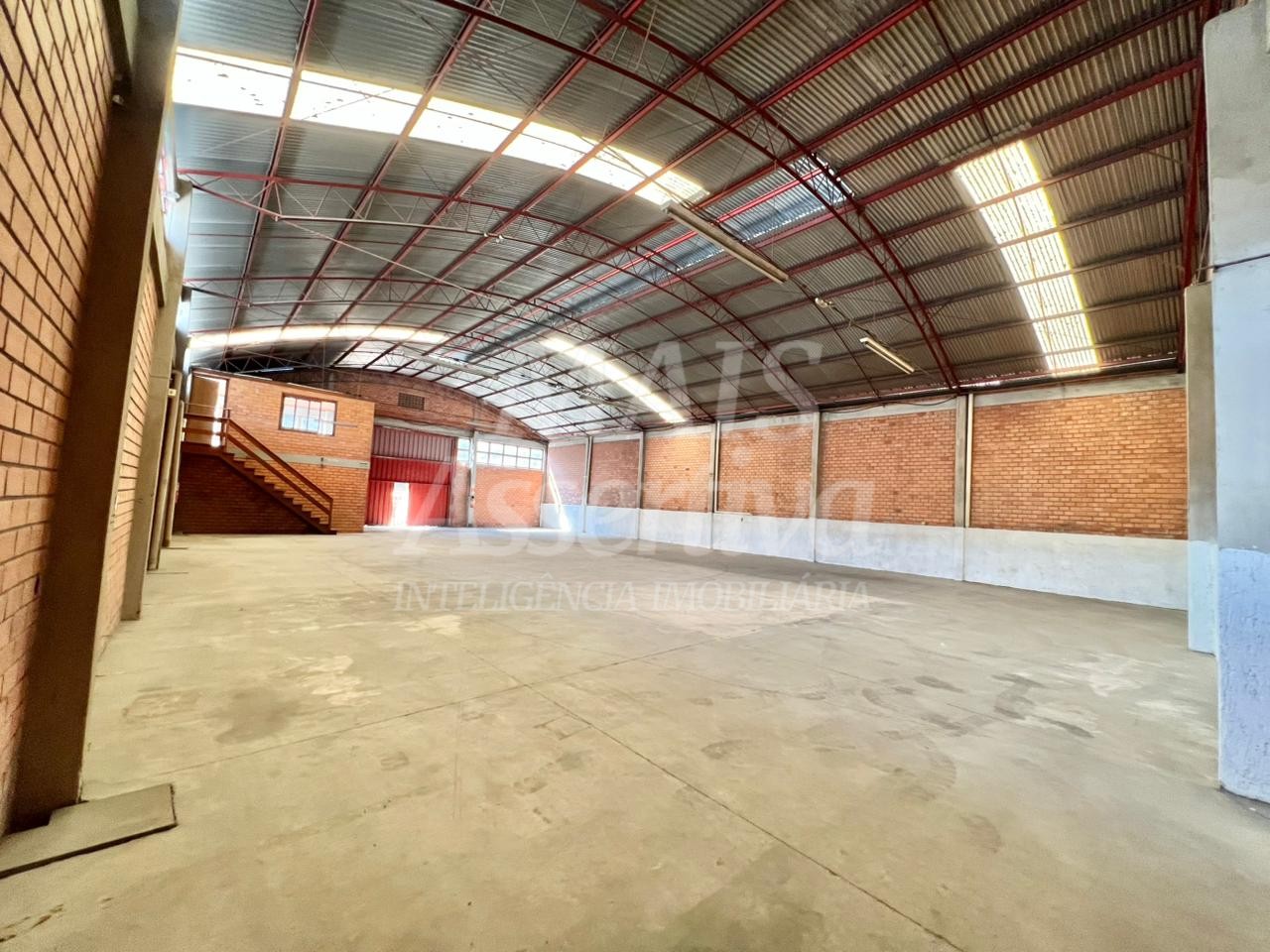 Prédio comercial de 400m² para locação na Rua Guia Lopes 