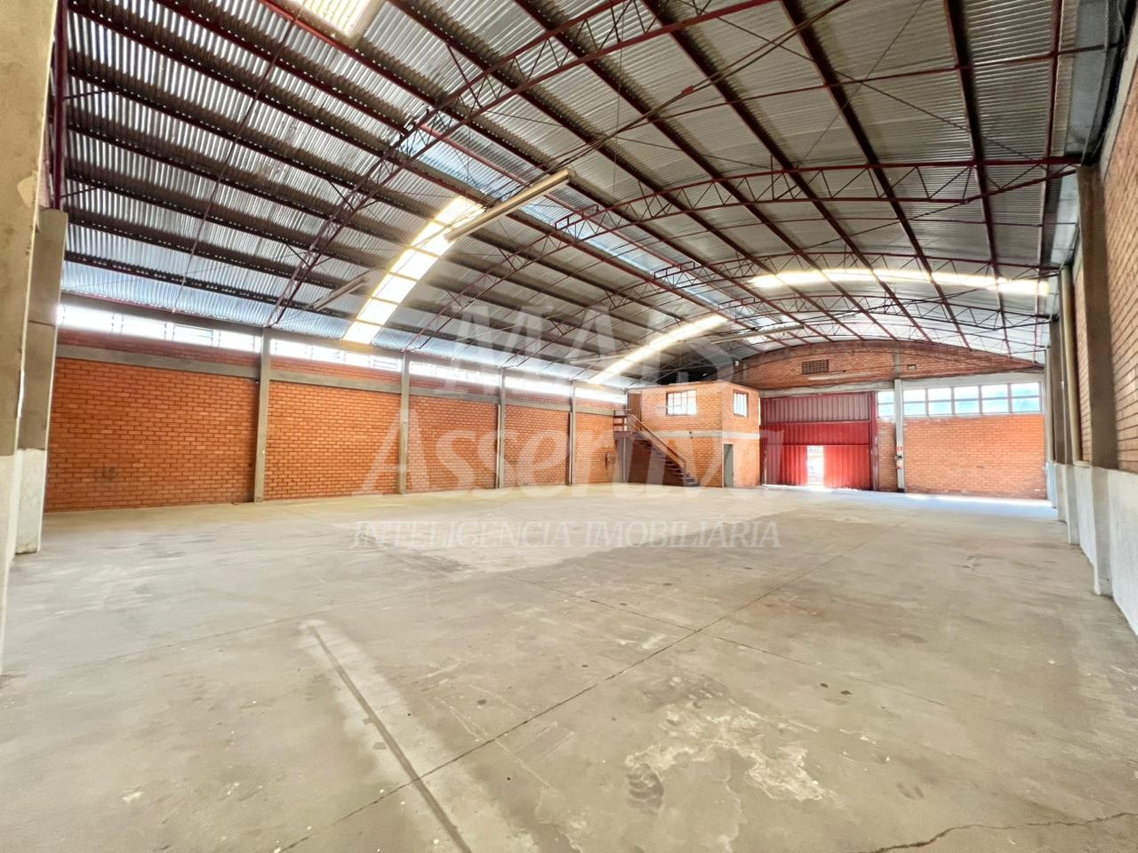 Prédio comercial de 400m² para locação na Rua Guia Lopes 