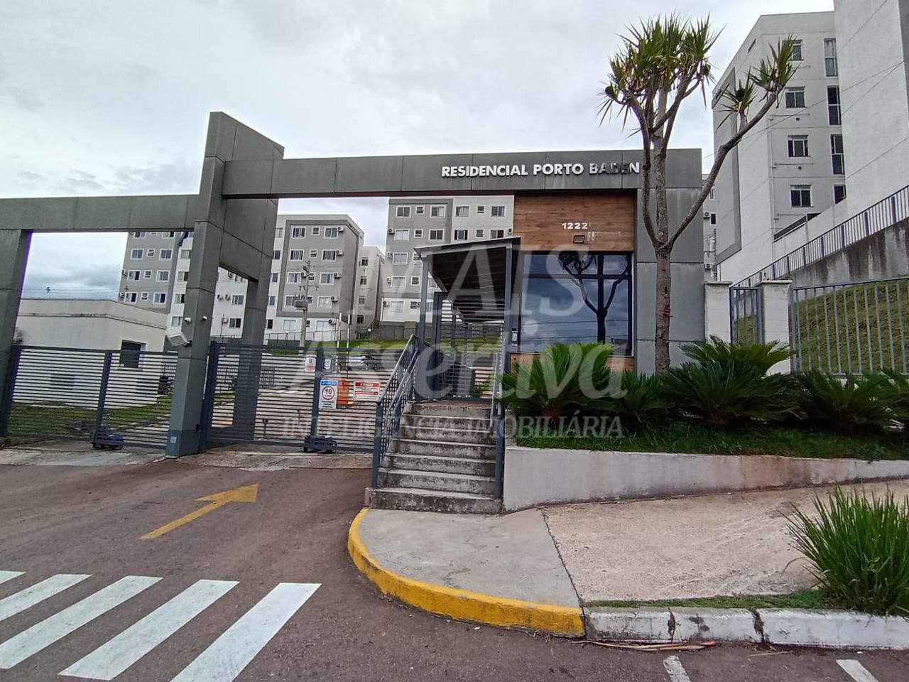 Apartamento térreo, semi mobiliado para venda no Porto Baden  