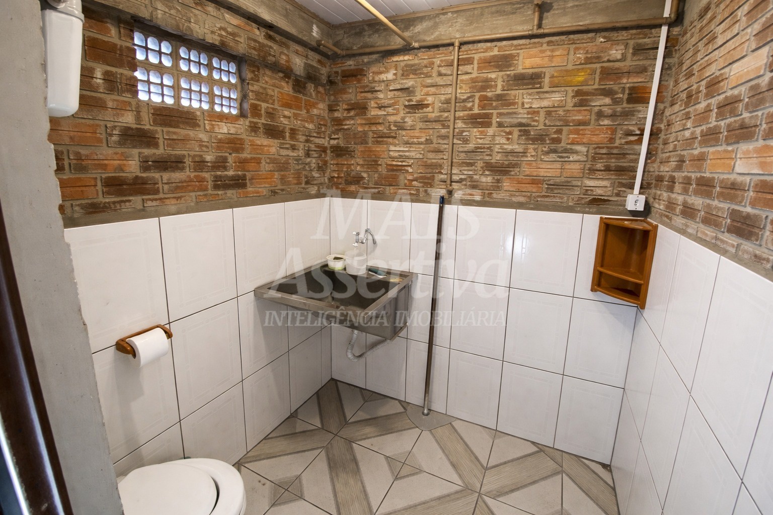 Casa para locação no bairro Canudos em Novo Hamburgo - 2 Quartos 