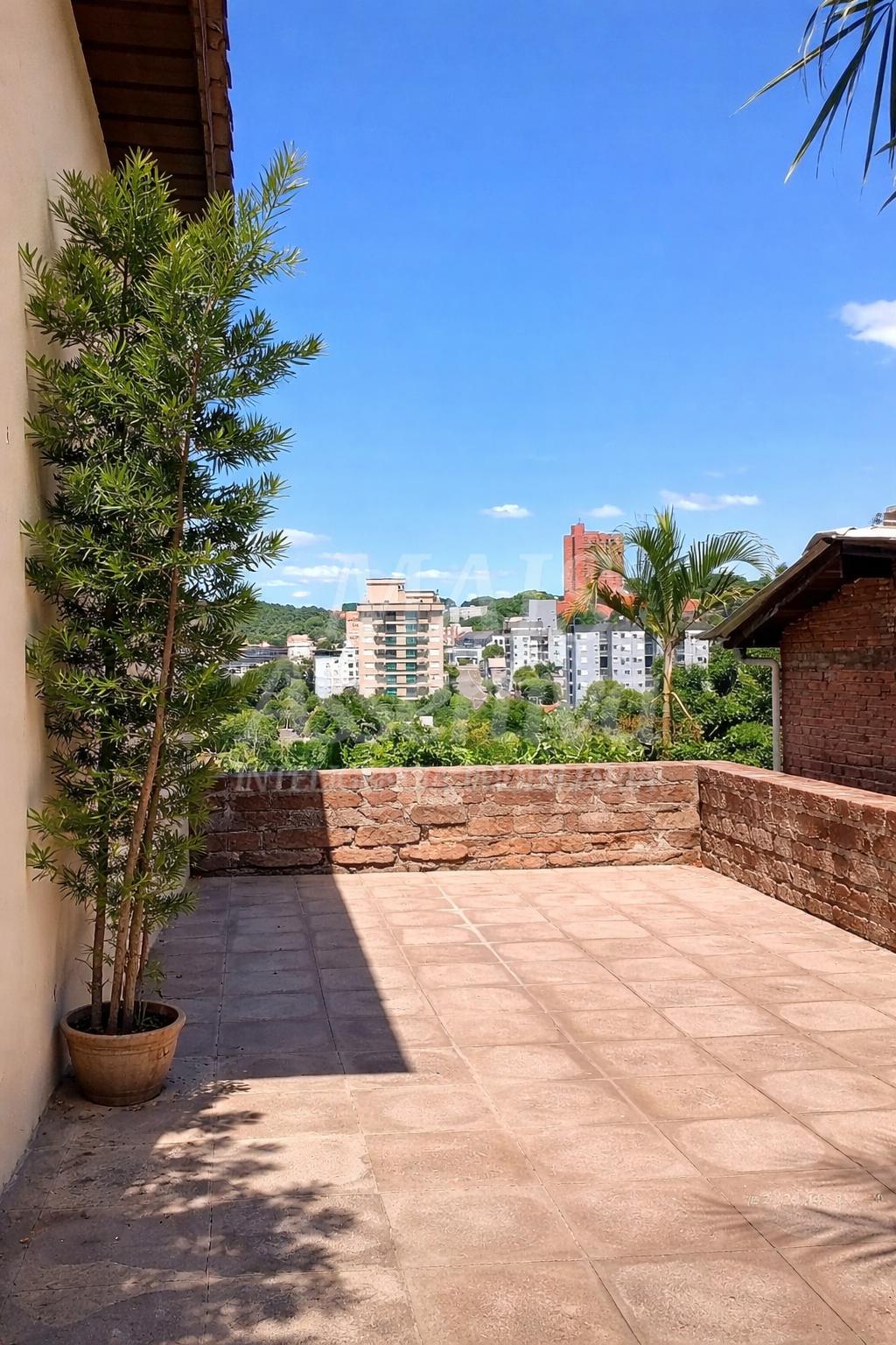 Casa de 3 dormitórios no bairro Guarini em Novo Hamburgo 