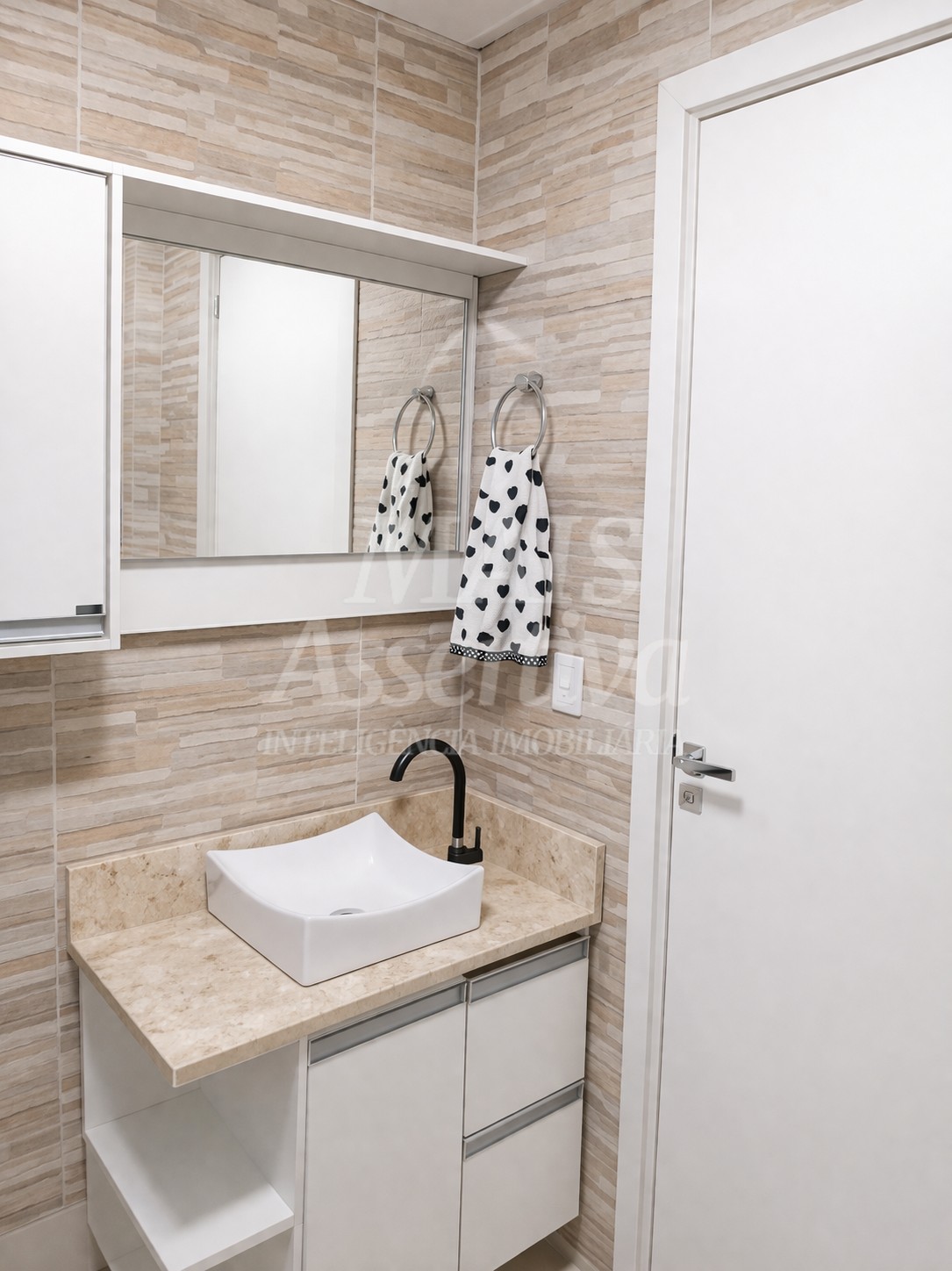 Apartamento semi mobiliado para locação no Residencial Munique - 4º andar