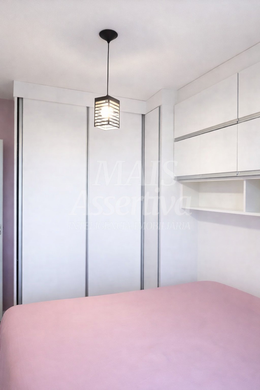 Apartamento semi mobiliado para locação no Residencial Munique - 4º andar