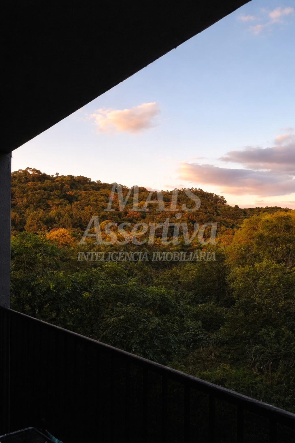 Apartamento semi mobiliado para locação no Residencial Munique - 4º andar