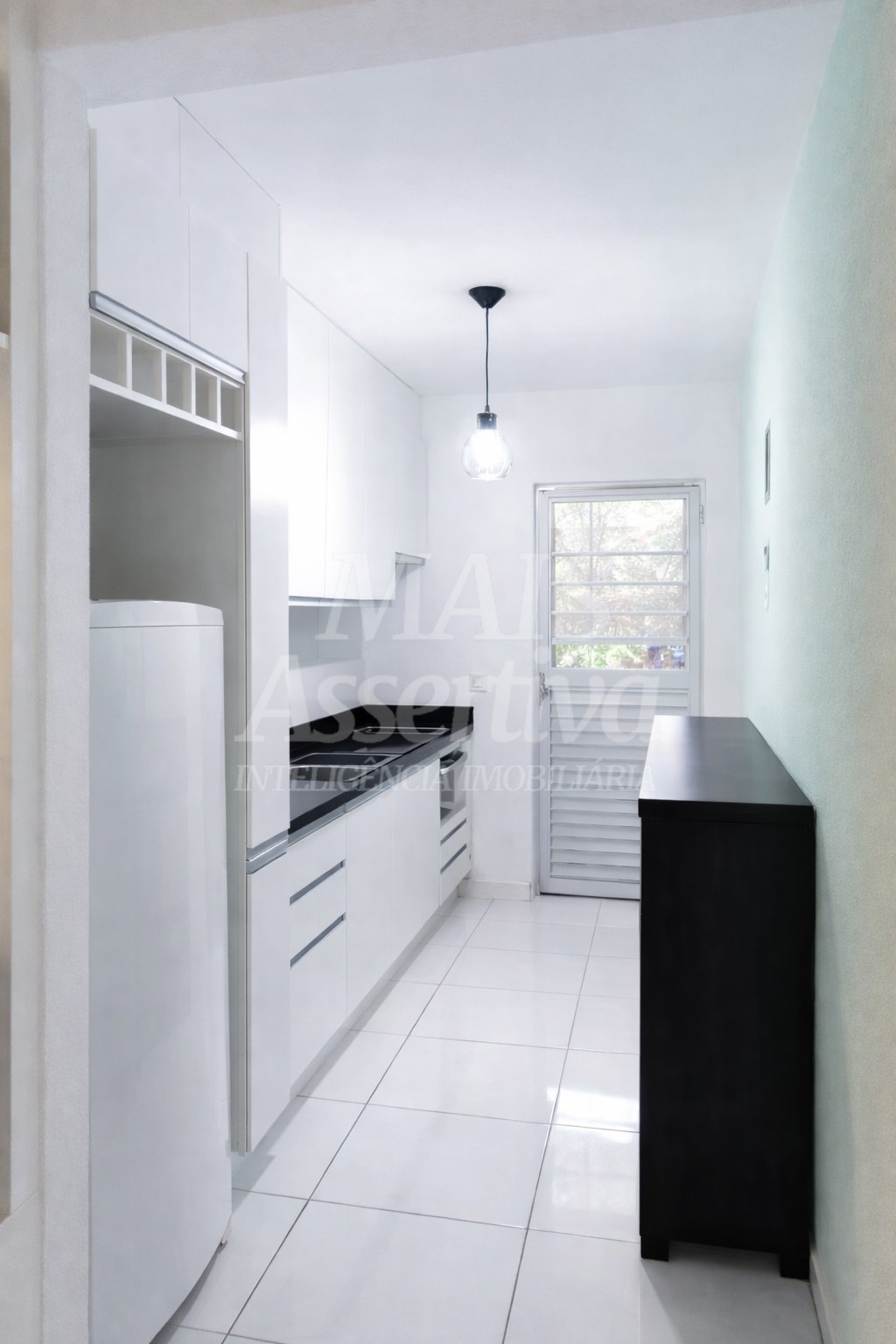 Apartamento semi mobiliado para locação no Residencial Munique - 4º andar