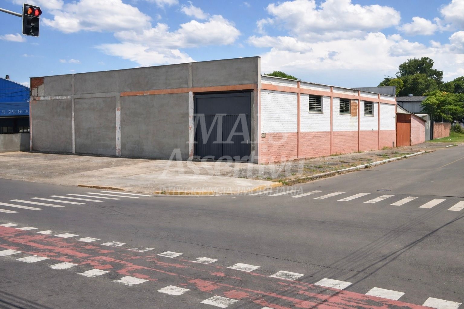 Prédio comercial para locação de 550m² - Av. Victor Hugo Kunz