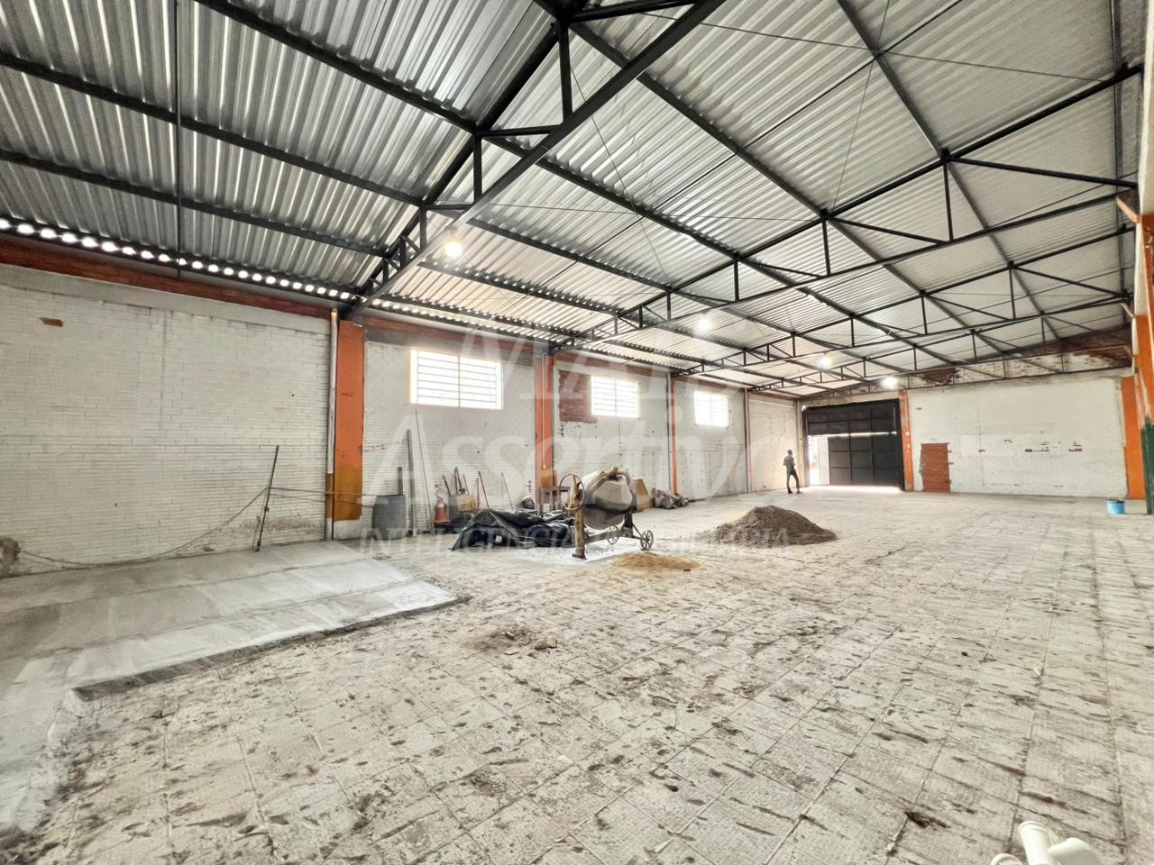 Prédio comercial para locação de 550m² - Av. Victor Hugo Kunz