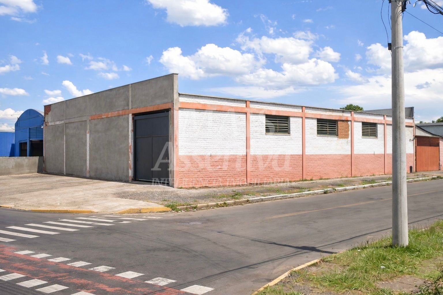 Prédio comercial para locação de 550m² - Av. Victor Hugo Kunz