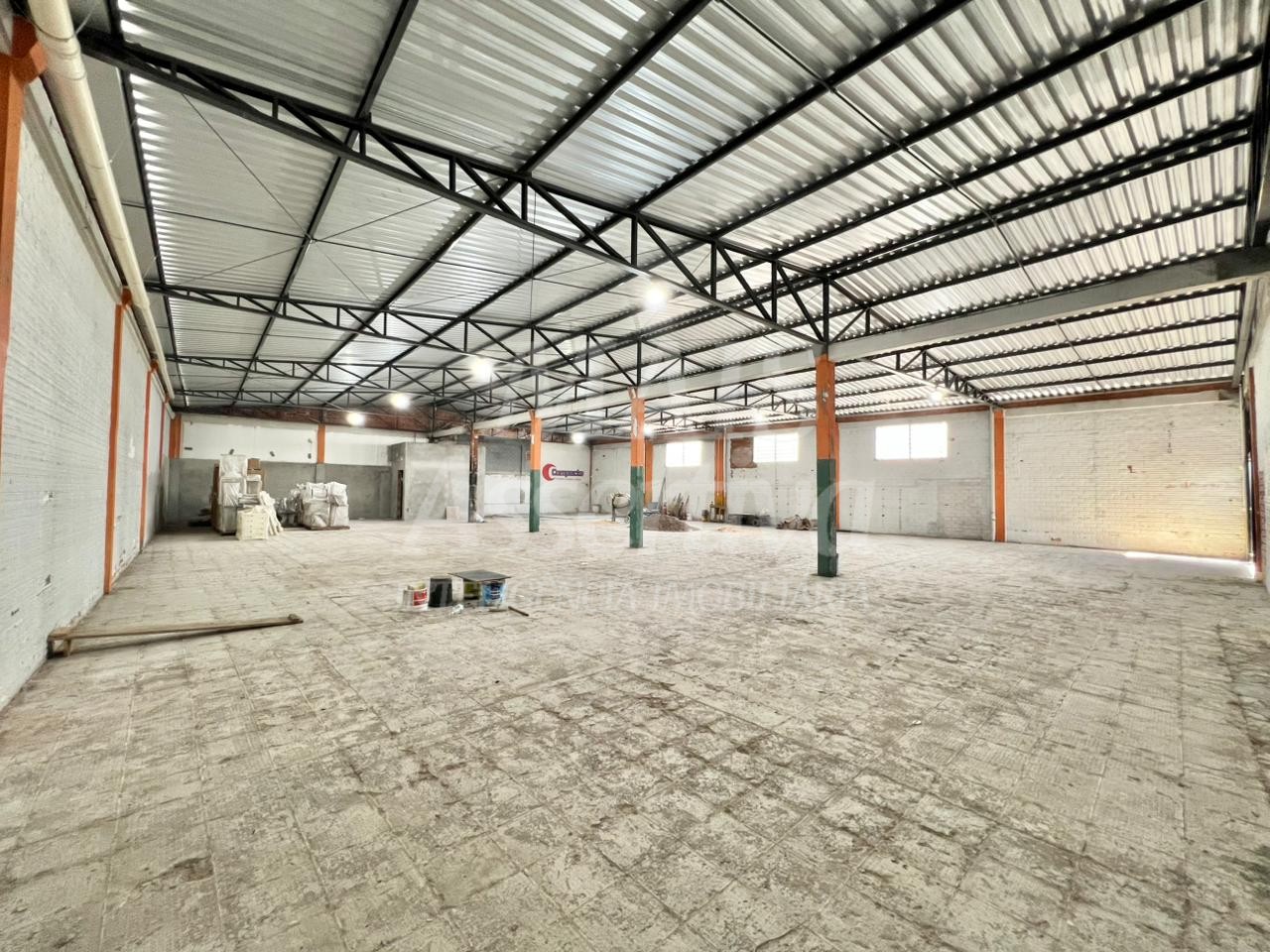 Prédio comercial para locação de 550m² - Av. Victor Hugo Kunz