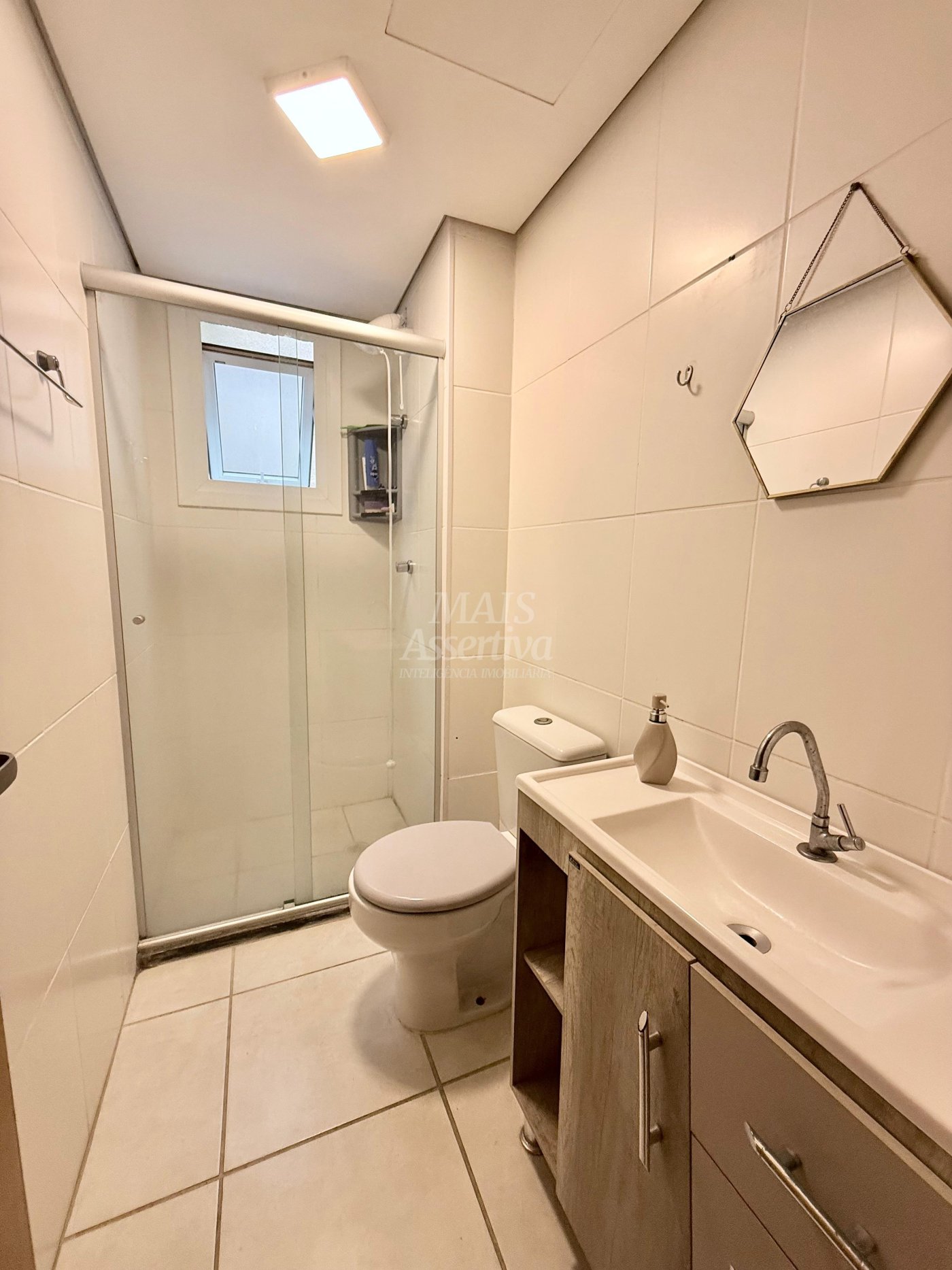 Apartamento semi mobiliado para venda, no condomínio Residencial Via Brasil, bairro São Jorge em NH