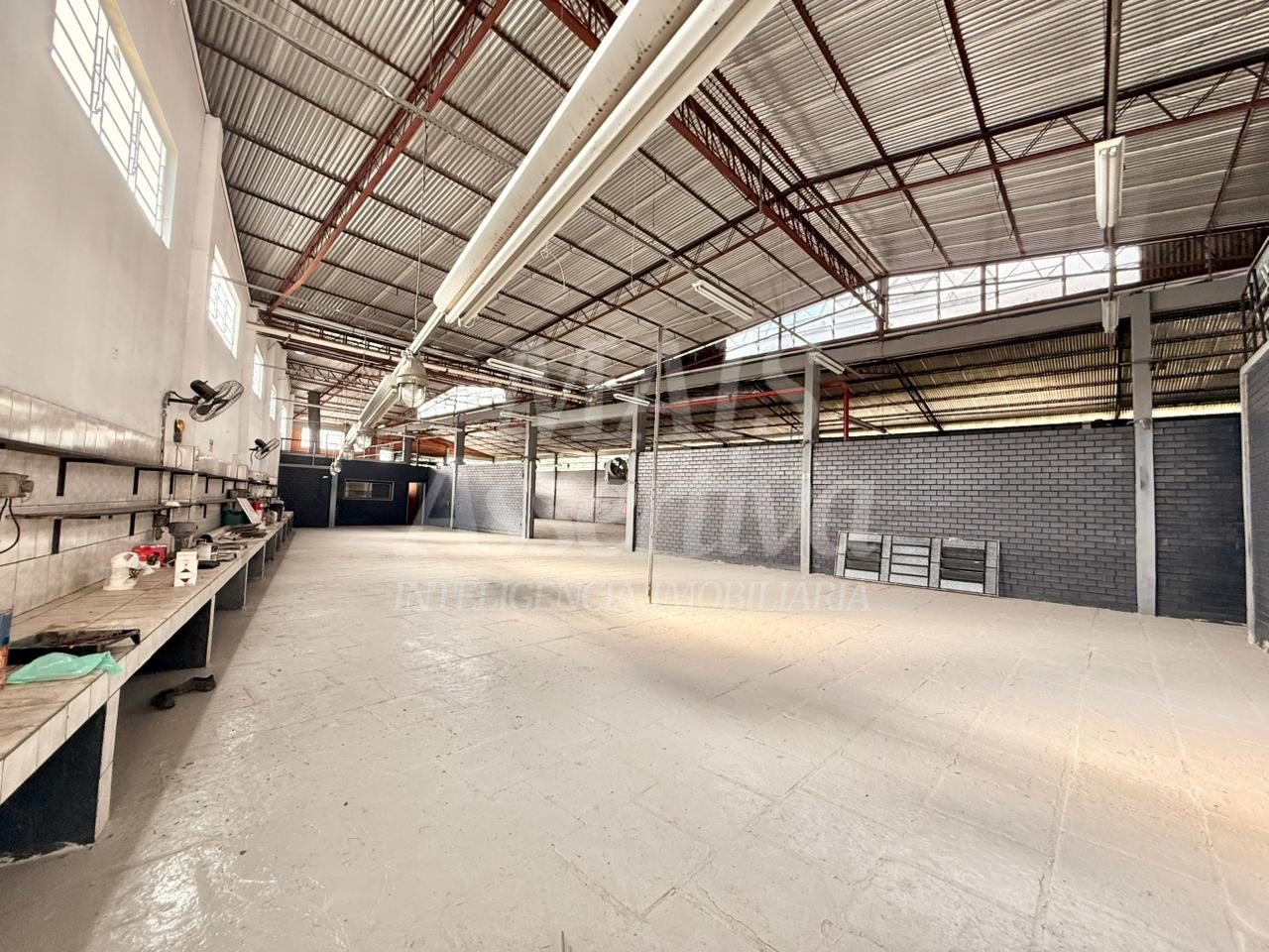 Prédio comercial pra locação de 1.440m² e terreno de 2.000m² - Novo hamburgo