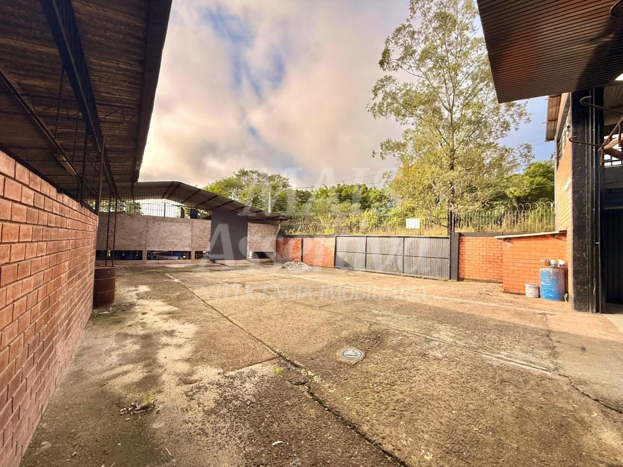 Prédio comercial pra locação de 1.440m² e terreno de 2.000m² - Novo hamburgo