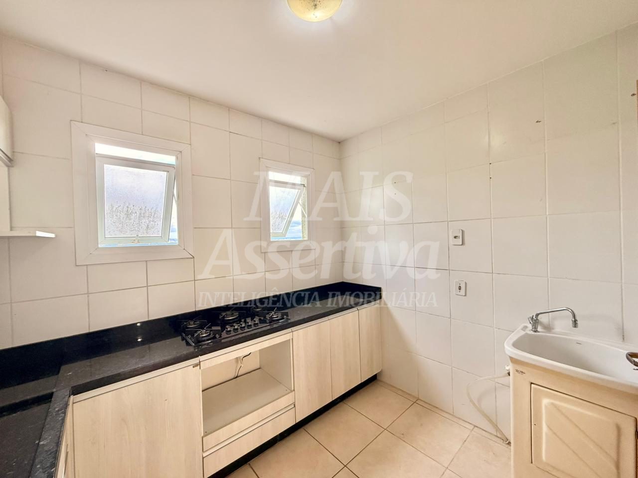 Apartamento no 3º andar, semi mobiliado para venda - Monte Brasil 