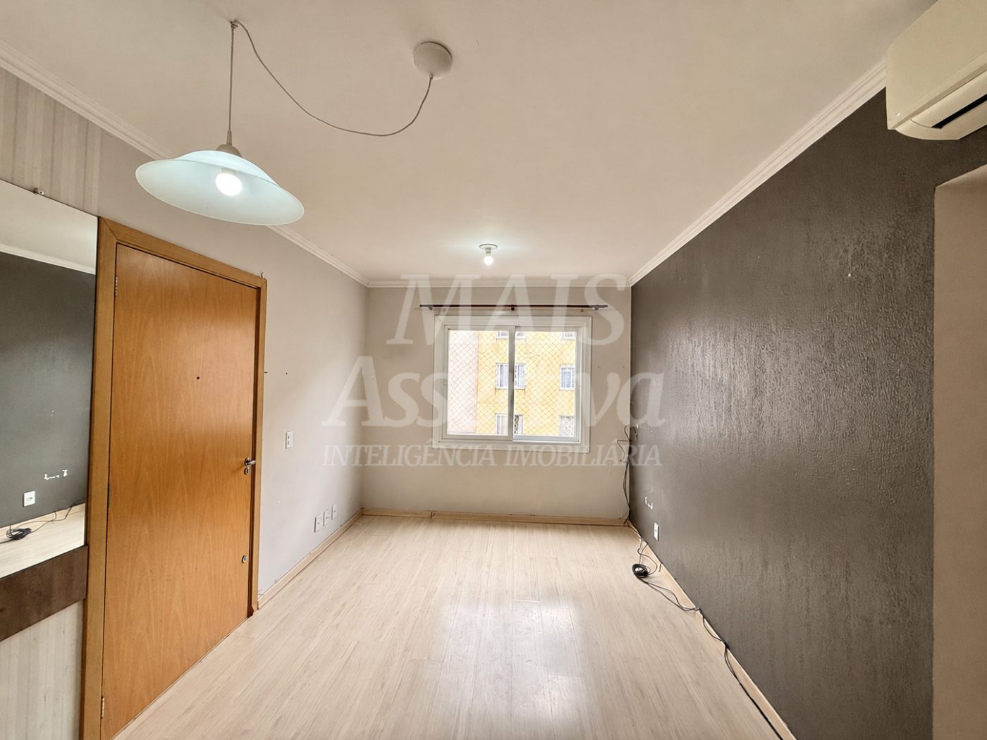Apartamento no 3º andar, semi mobiliado para venda - Monte Brasil 