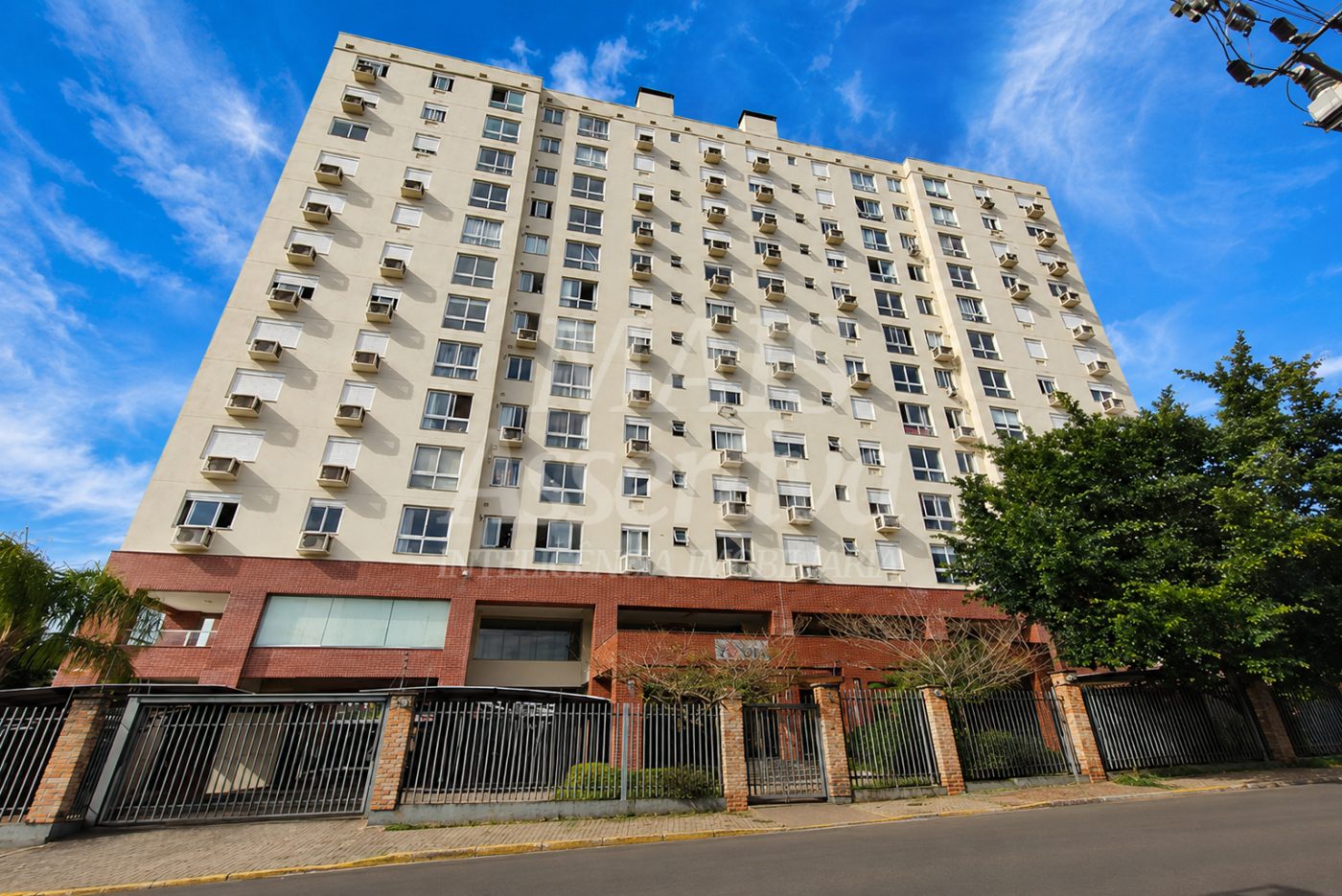 Apartamento semi mobiliado para venda no Edifício Downtown, Centro de Novo Hamburgo/RS. 