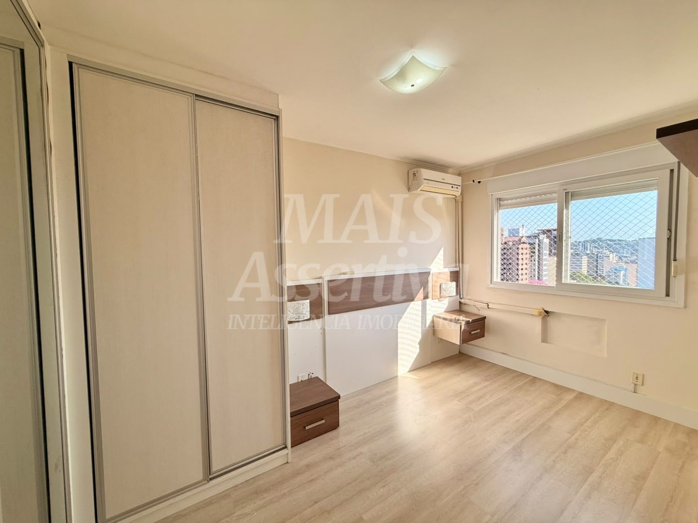 Apartamento semi mobiliado para venda no Edifício Downtown, Centro de Novo Hamburgo/RS. 