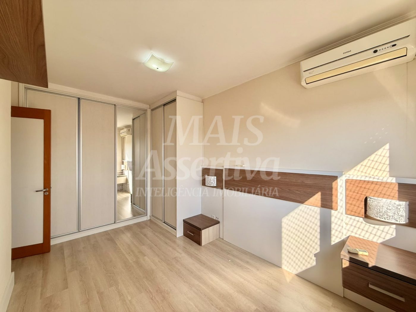 Apartamento semi mobiliado para venda no Edifício Downtown, Centro de Novo Hamburgo/RS. 