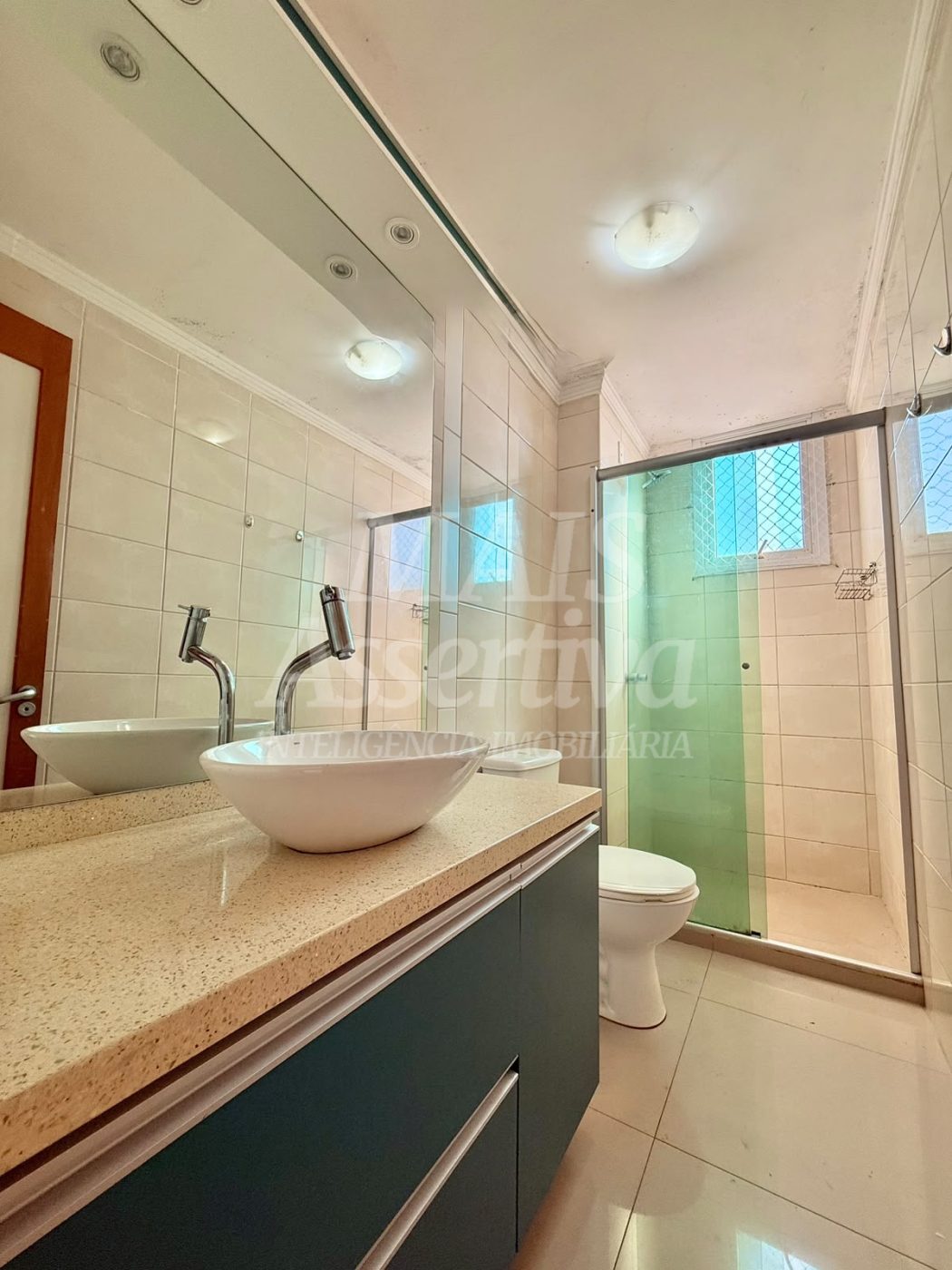 Apartamento semi mobiliado para venda no Edifício Downtown, Centro de Novo Hamburgo/RS. 
