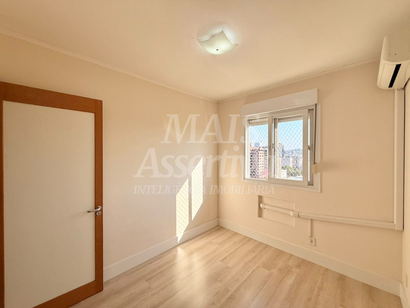 Apartamento semi mobiliado para venda no Edifício Downtown, Centro de Novo Hamburgo/RS. 