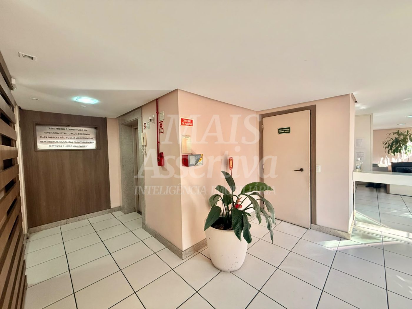 Apartamento semi mobiliado para venda no Edifício Downtown, Centro de Novo Hamburgo/RS. 