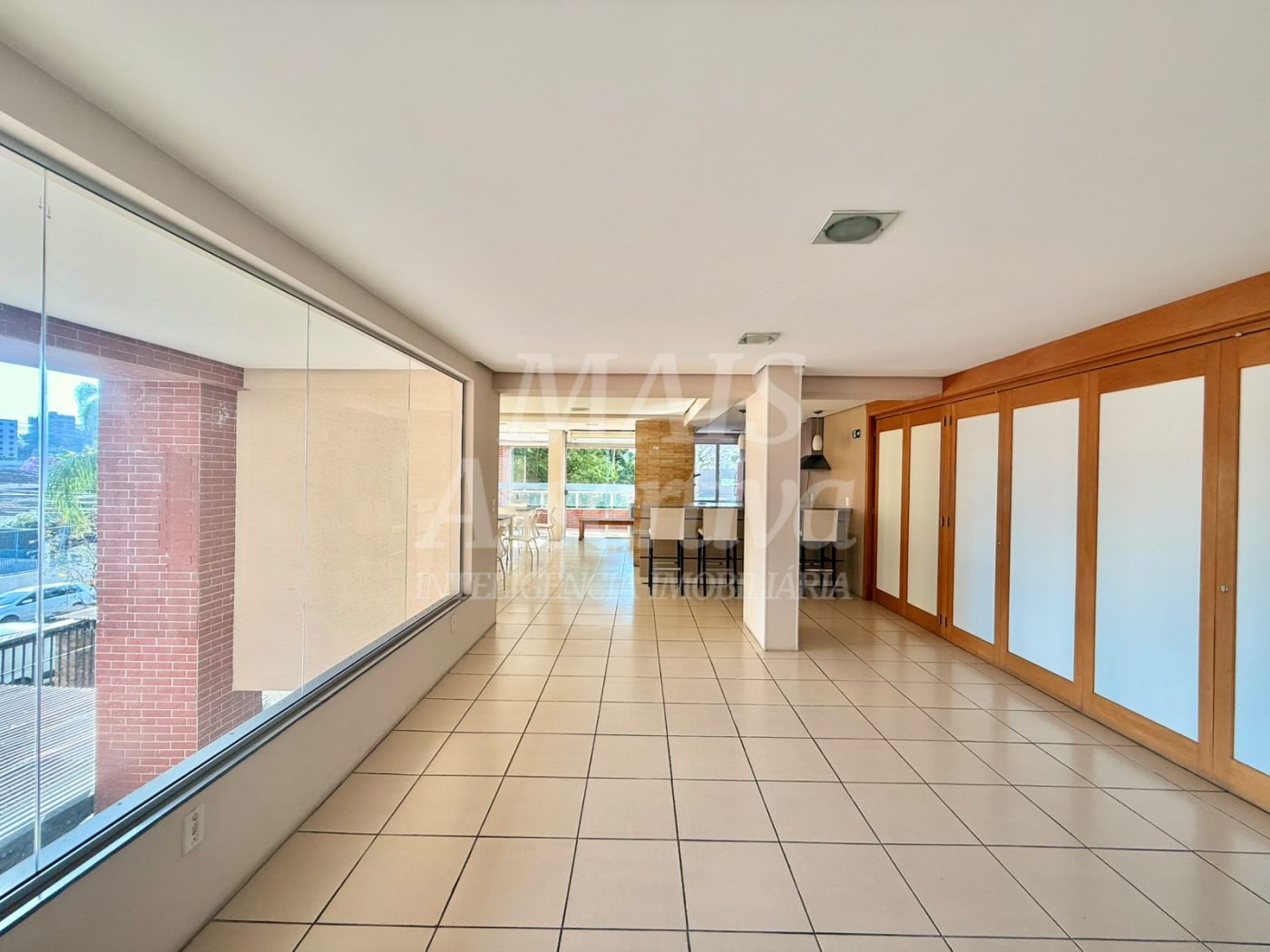 Apartamento semi mobiliado para venda no Edifício Downtown, Centro de Novo Hamburgo/RS. 